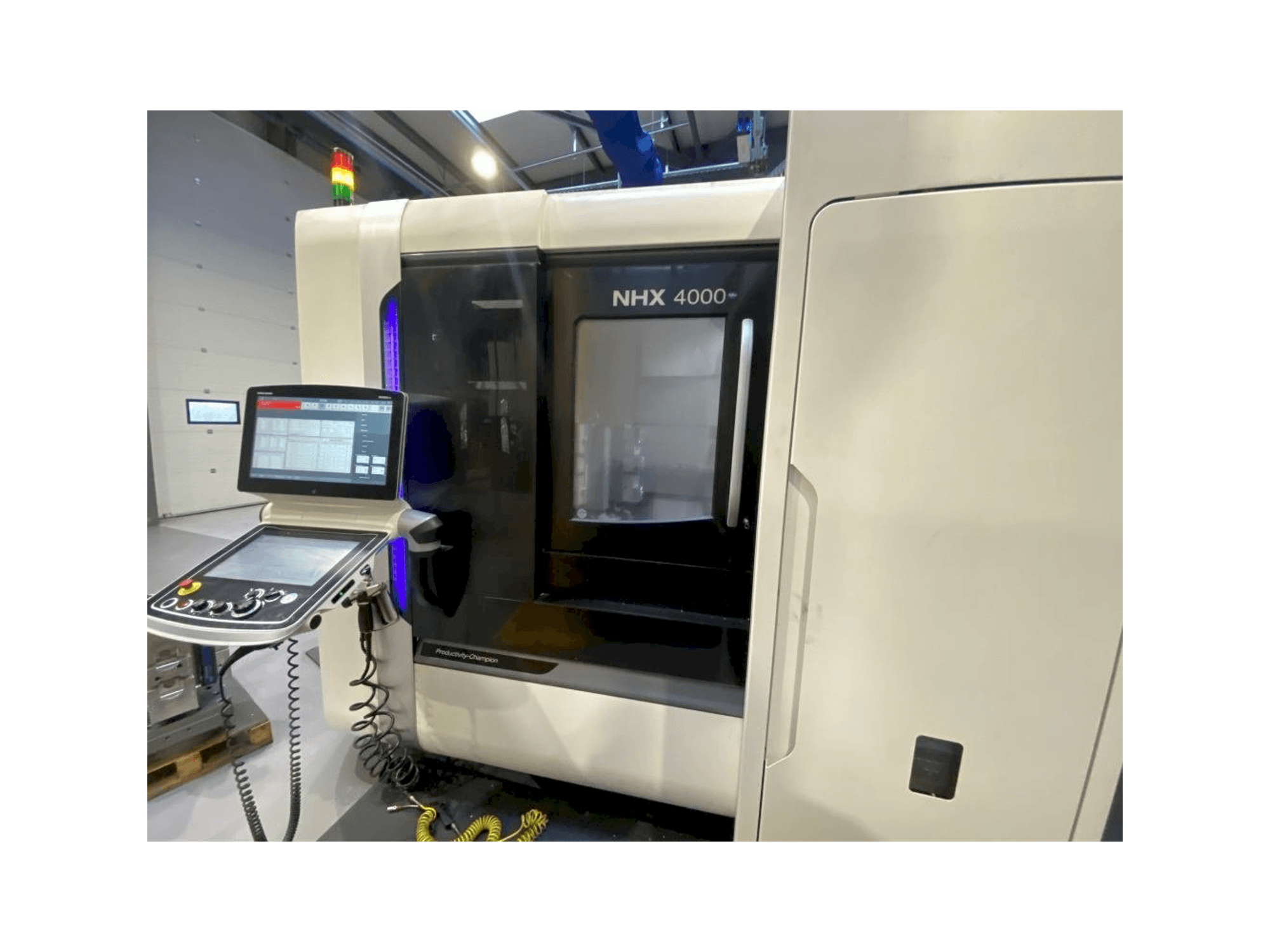 Widok z przodu maszyny DMG MORI NHX 4000