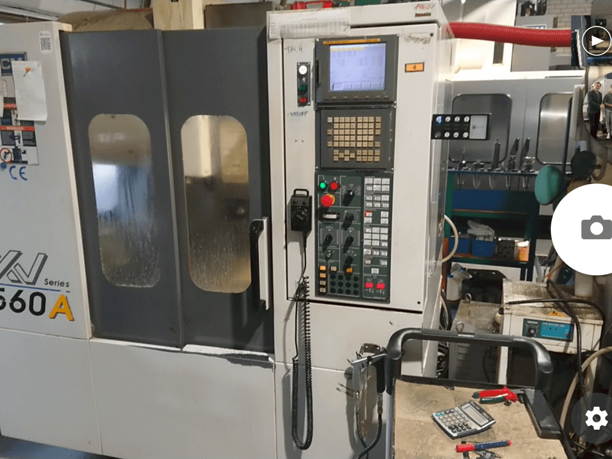 Widok z przodu maszyny YCM XV560A