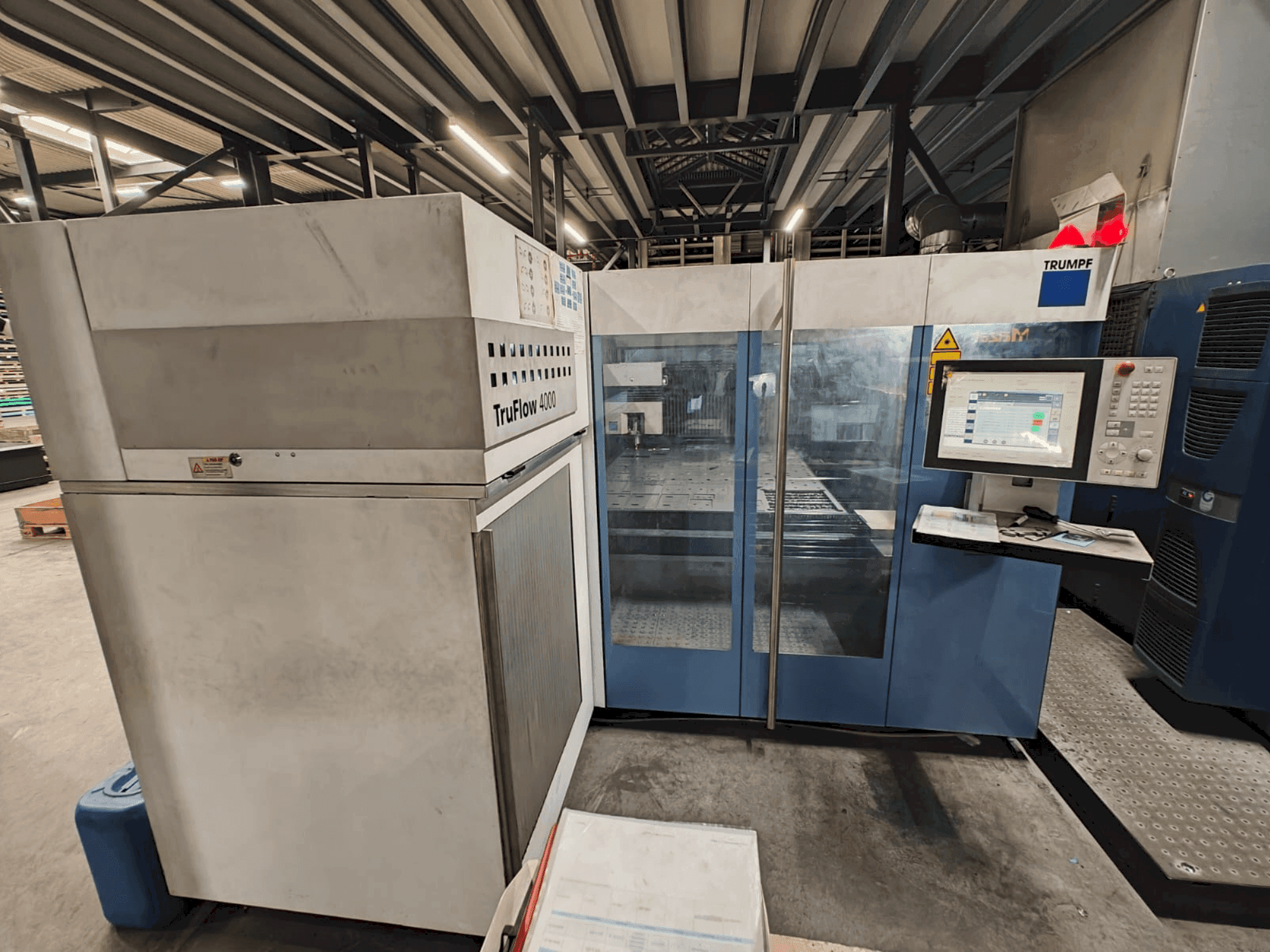 Widok z przodu maszyny TRUMPF TruLaser 3030