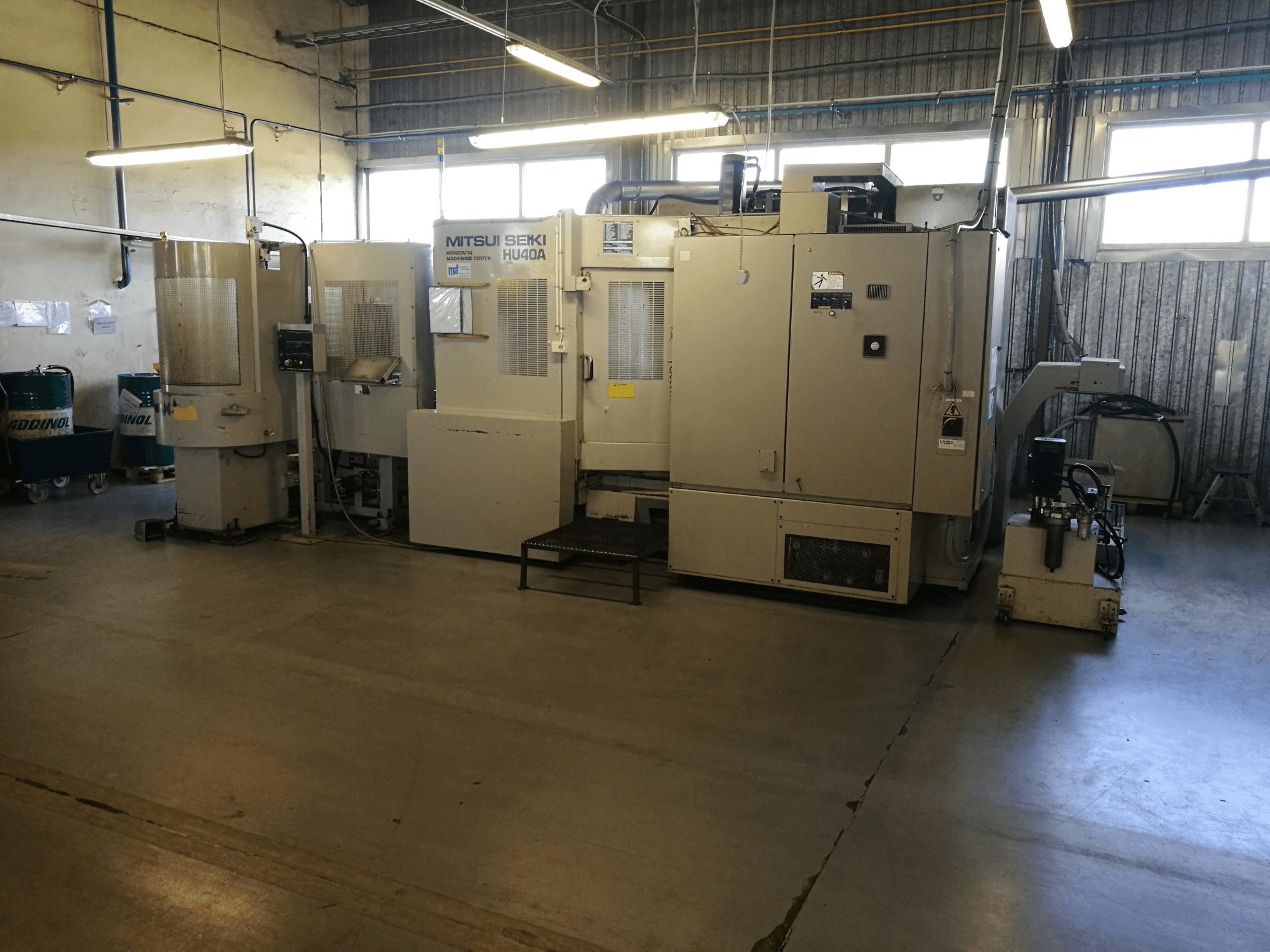 Widok z przodu 1 maszyny Mitsui Seiki HU40A