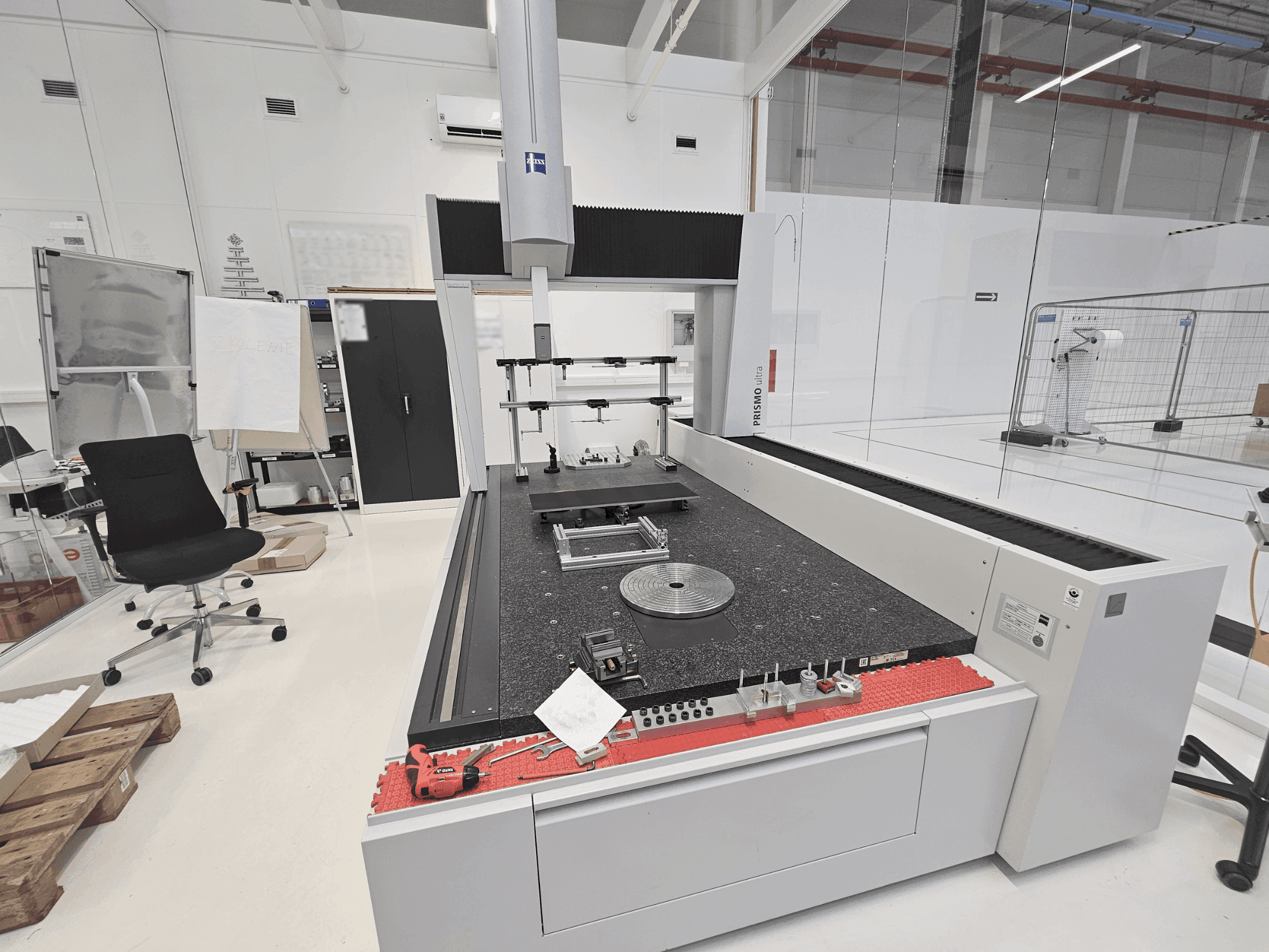 Widok z przodu maszyny ZEISS PRISMO 12/24/10 ultra