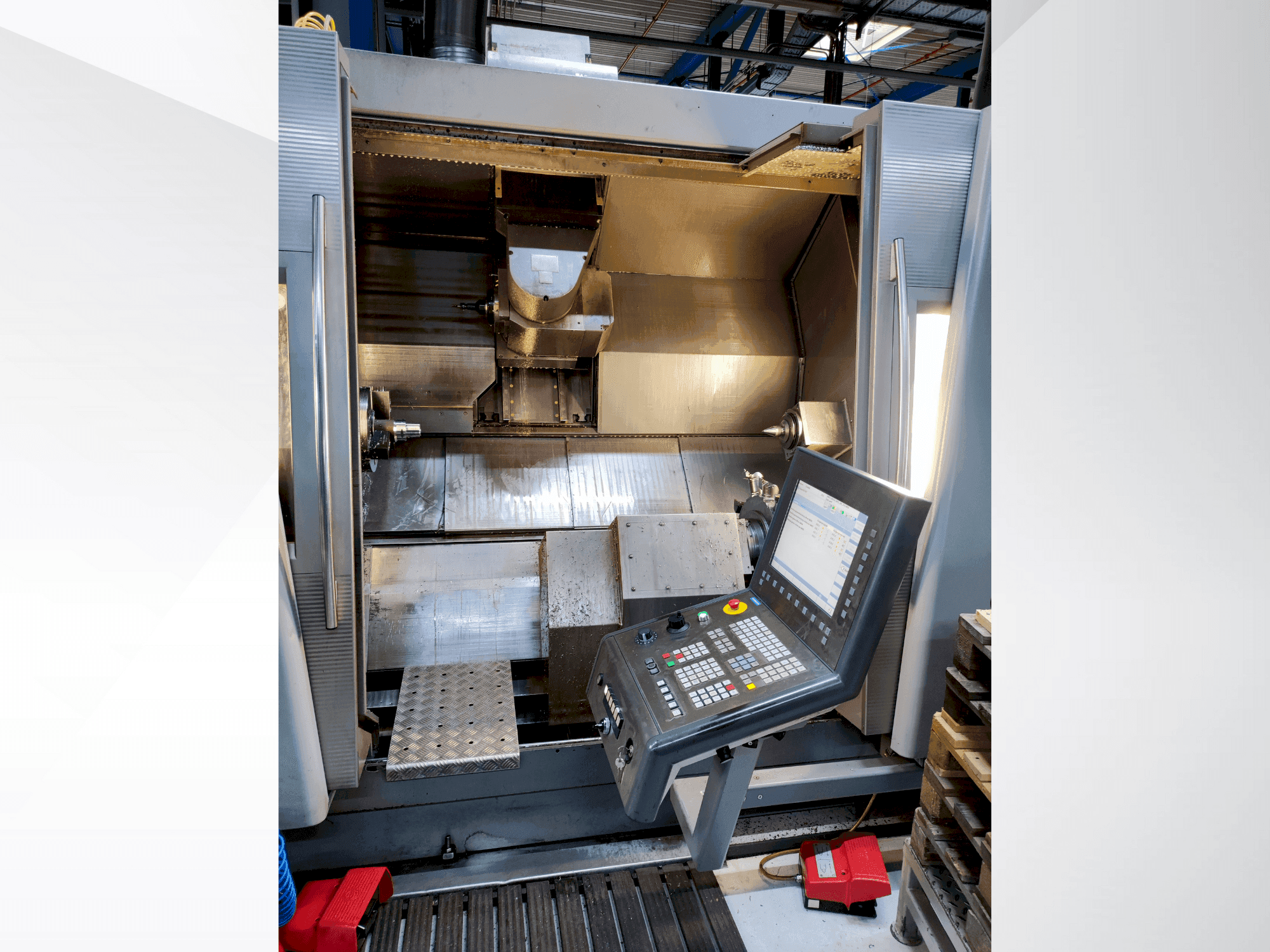 Widok z przodu maszyny Gildemeister GMX 400 linear