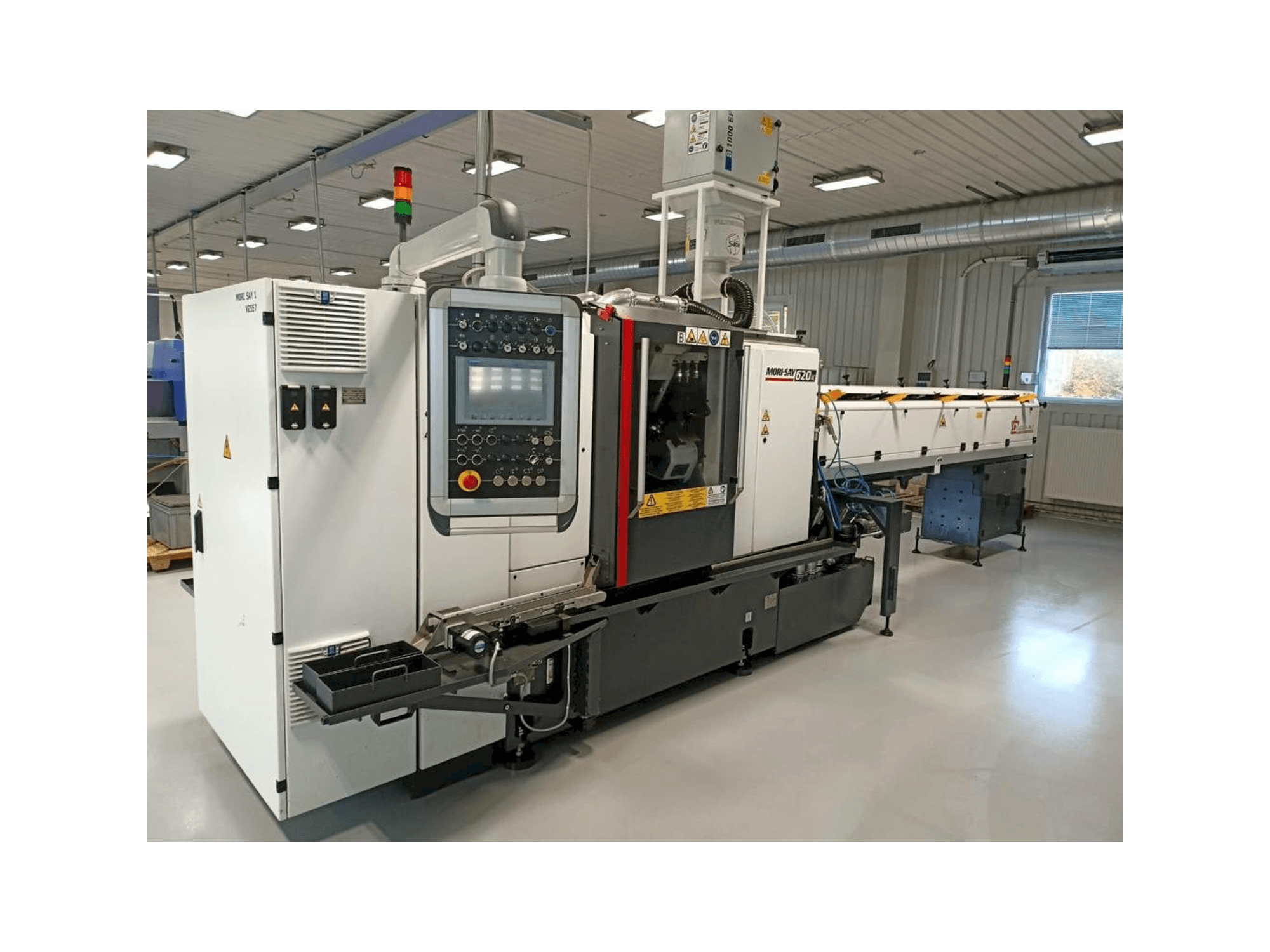 Widok z przodu maszyny MORI SAY 620 AC