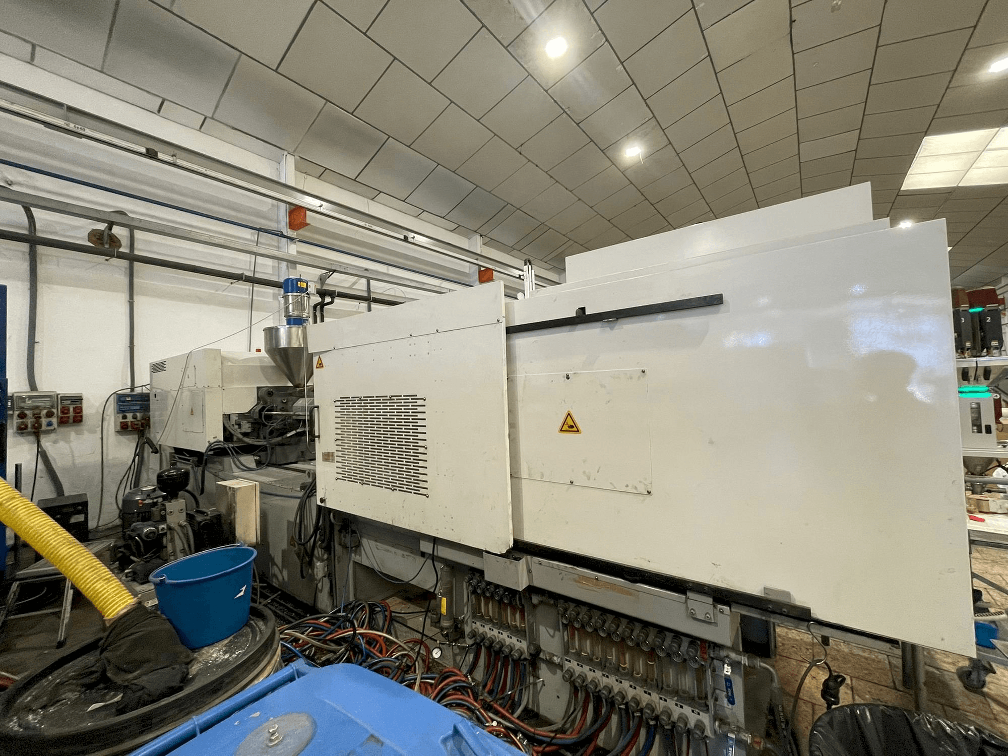 Widok z lewej maszyny Toyo Si-280-V