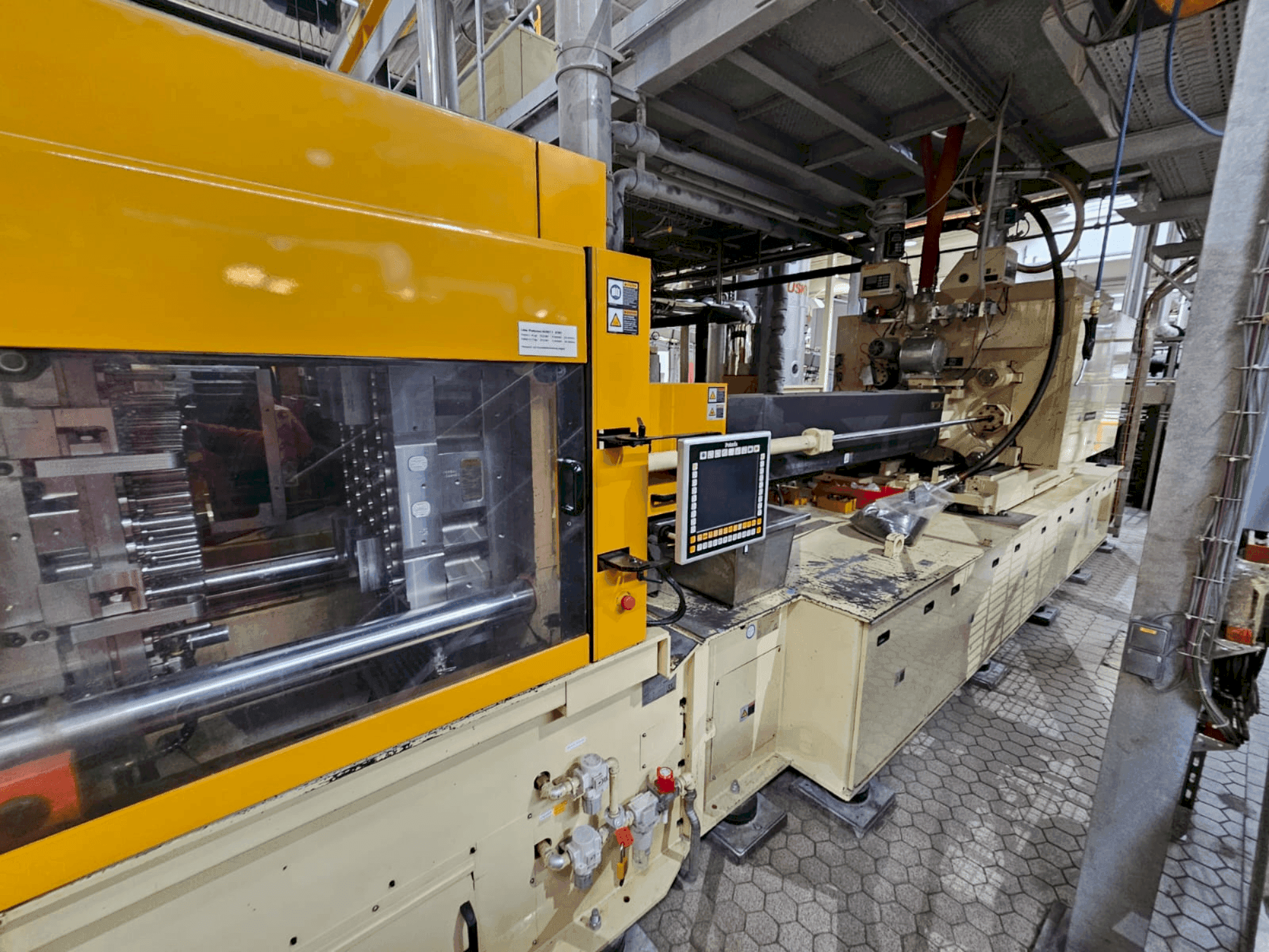 Widok z przodu maszyny Husky HPETL230E-RSE95D-95