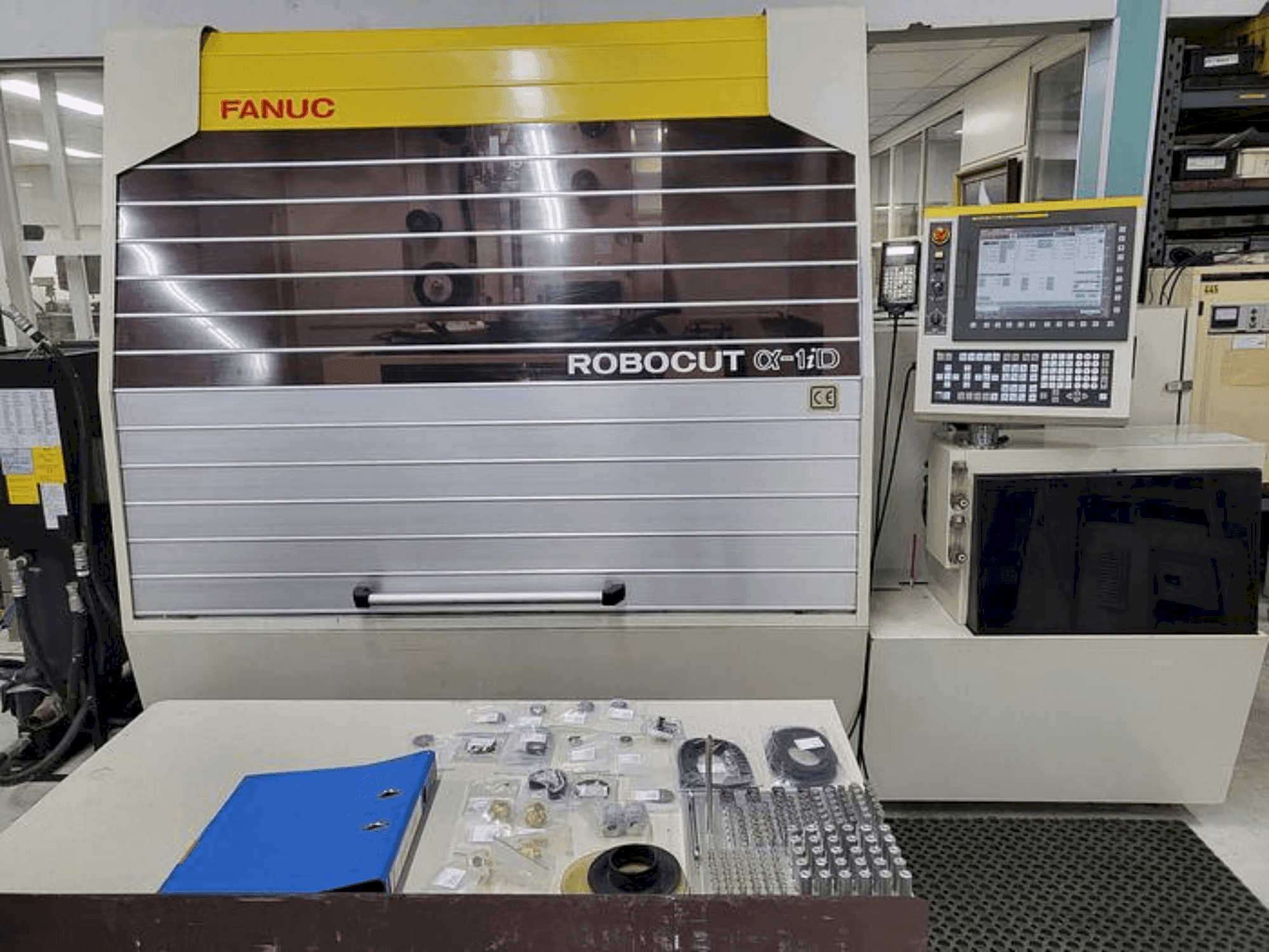 Widok z przodu maszyny FANUC Alpha 1ID