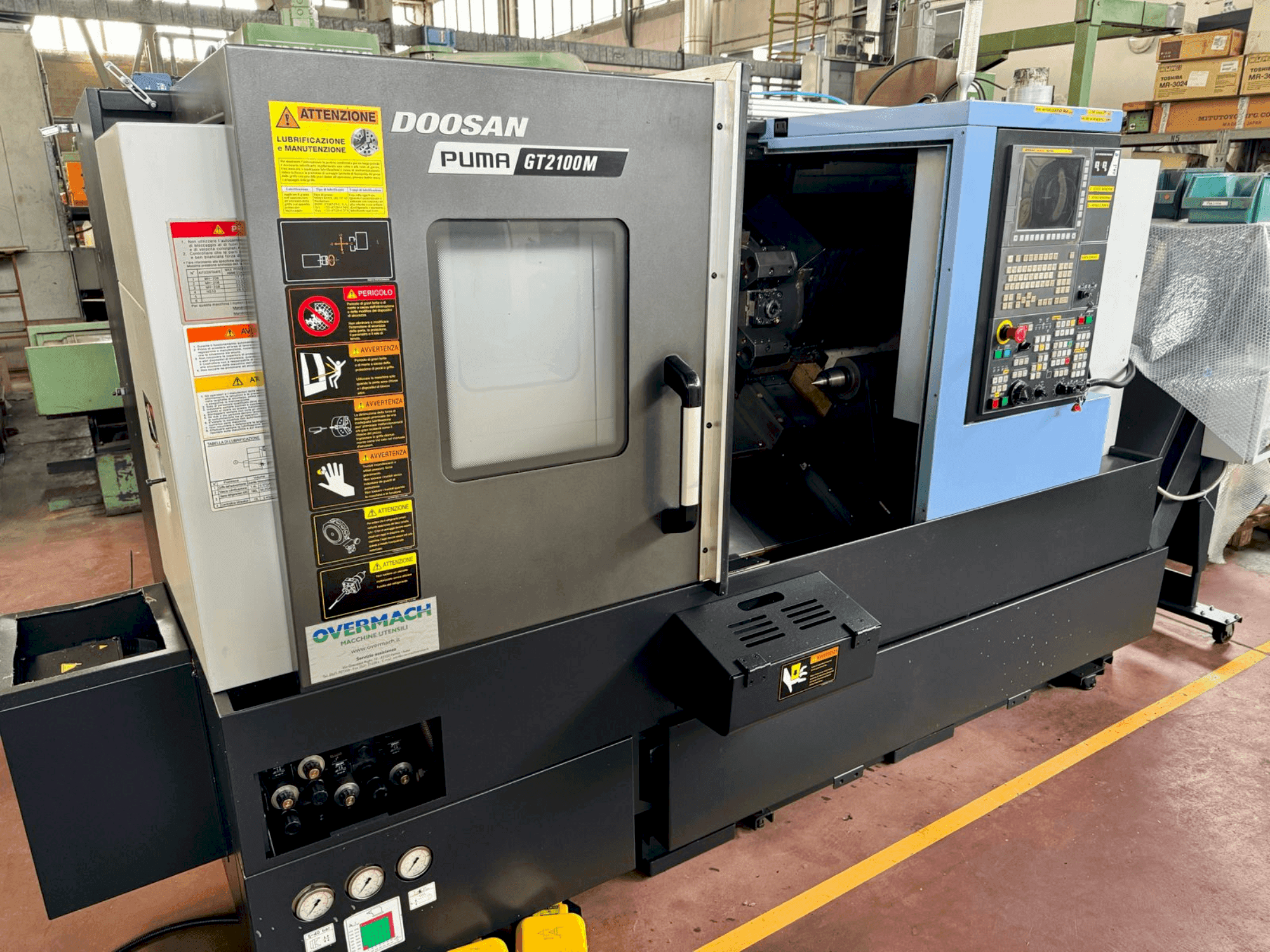 Widok z przodu maszyny DOOSAN PUMA GT 2100M