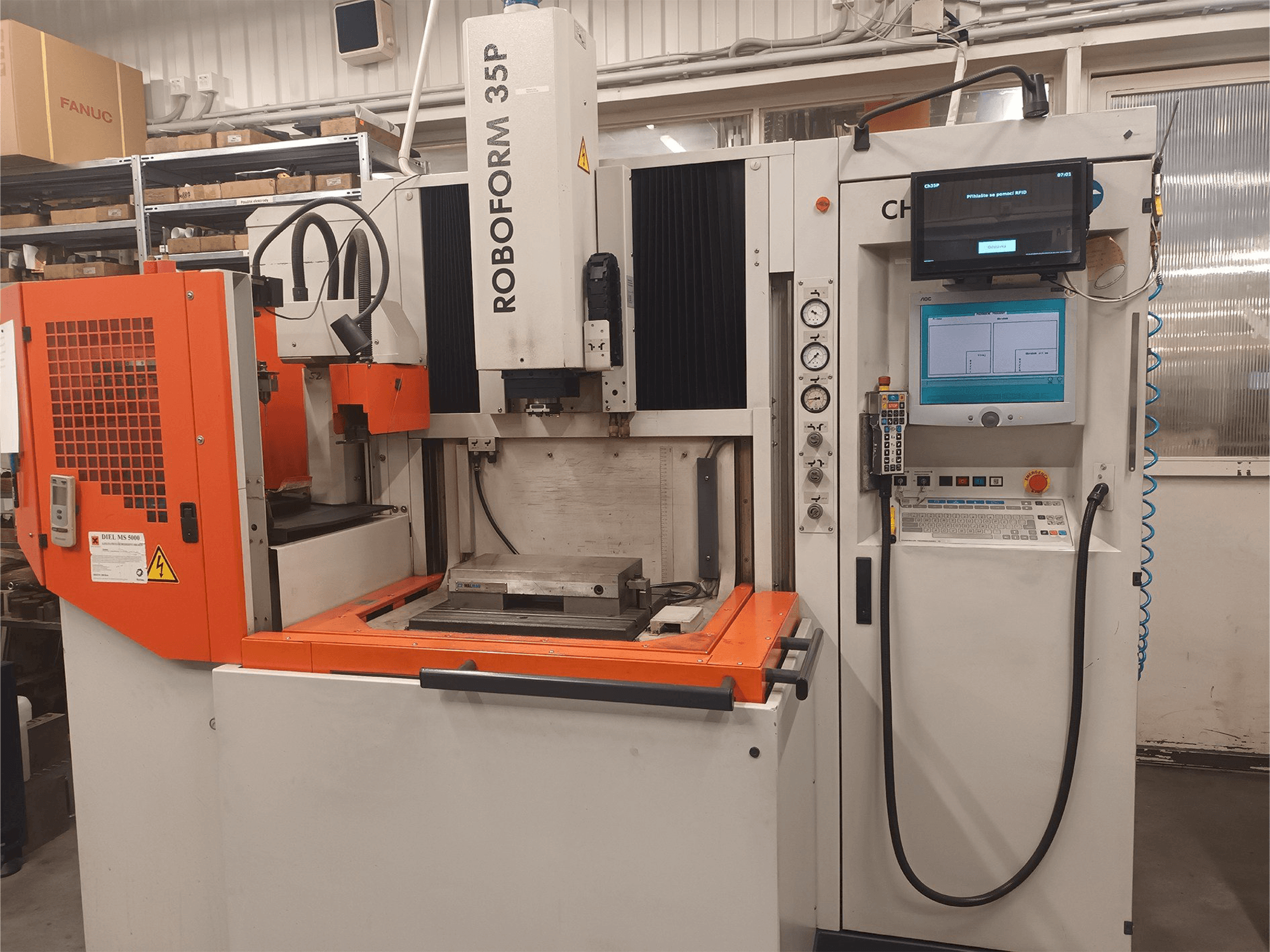 Widok z przodu maszyny CHARMILLES ROBOFORM 35P