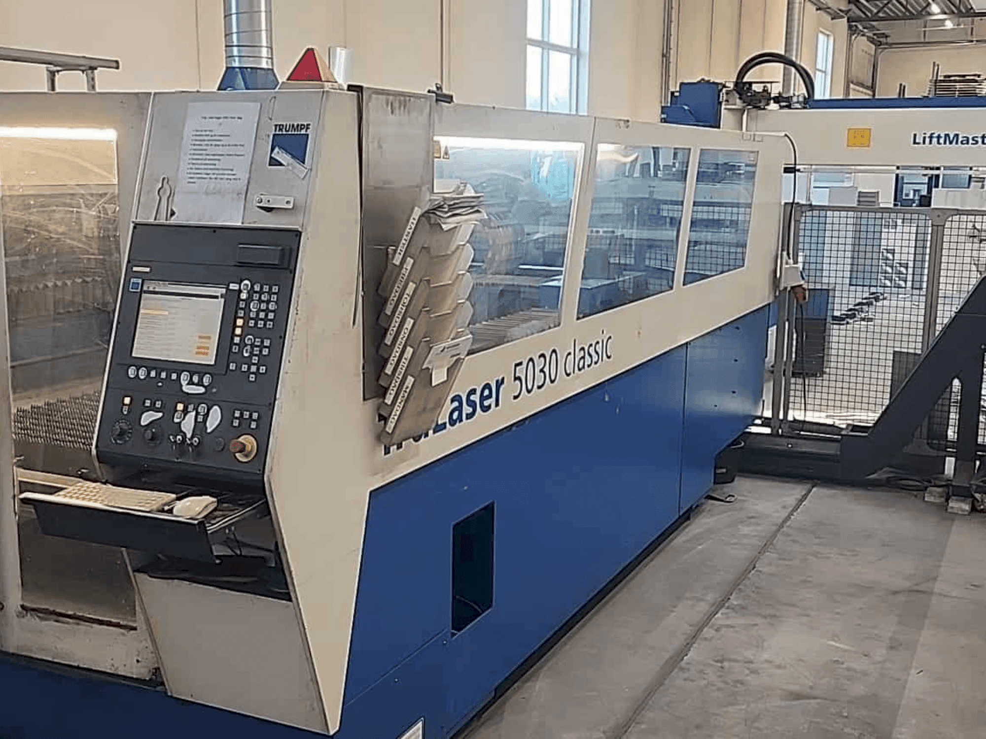 Widok z przodu maszyny TRUMPF TruLaser 5030 classic