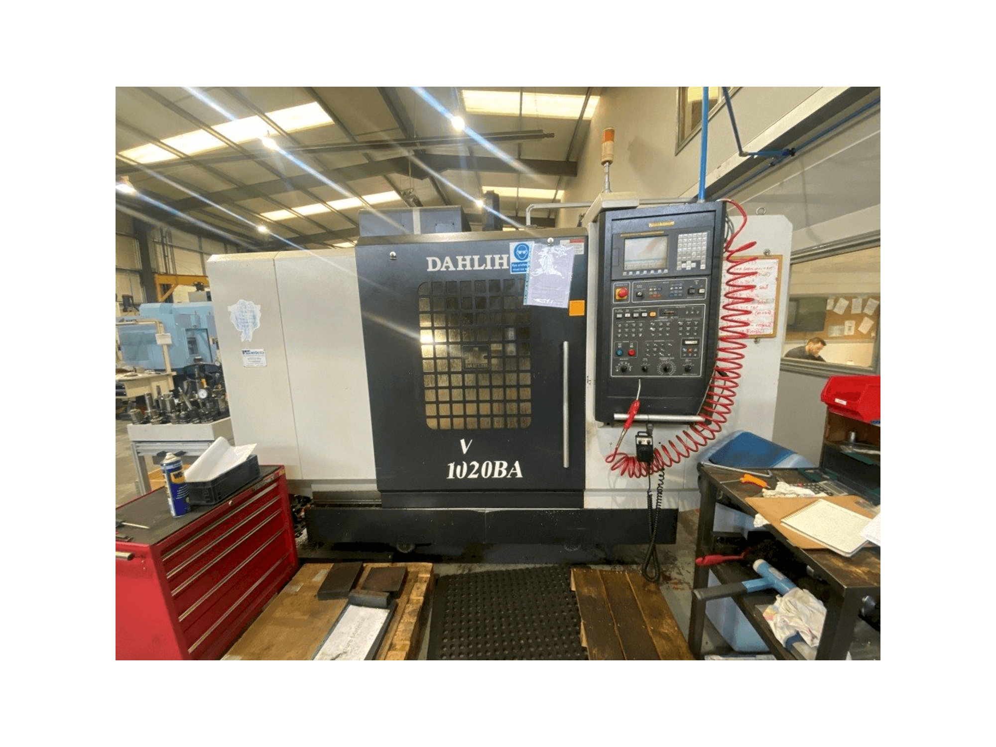 Widok z przodu maszyny DAH LIH MCV 1020 BA