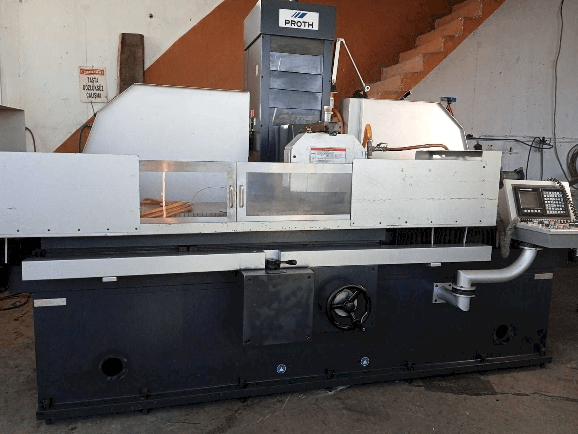 Widok z przodu maszyny Proth PSGC-50100 AHR