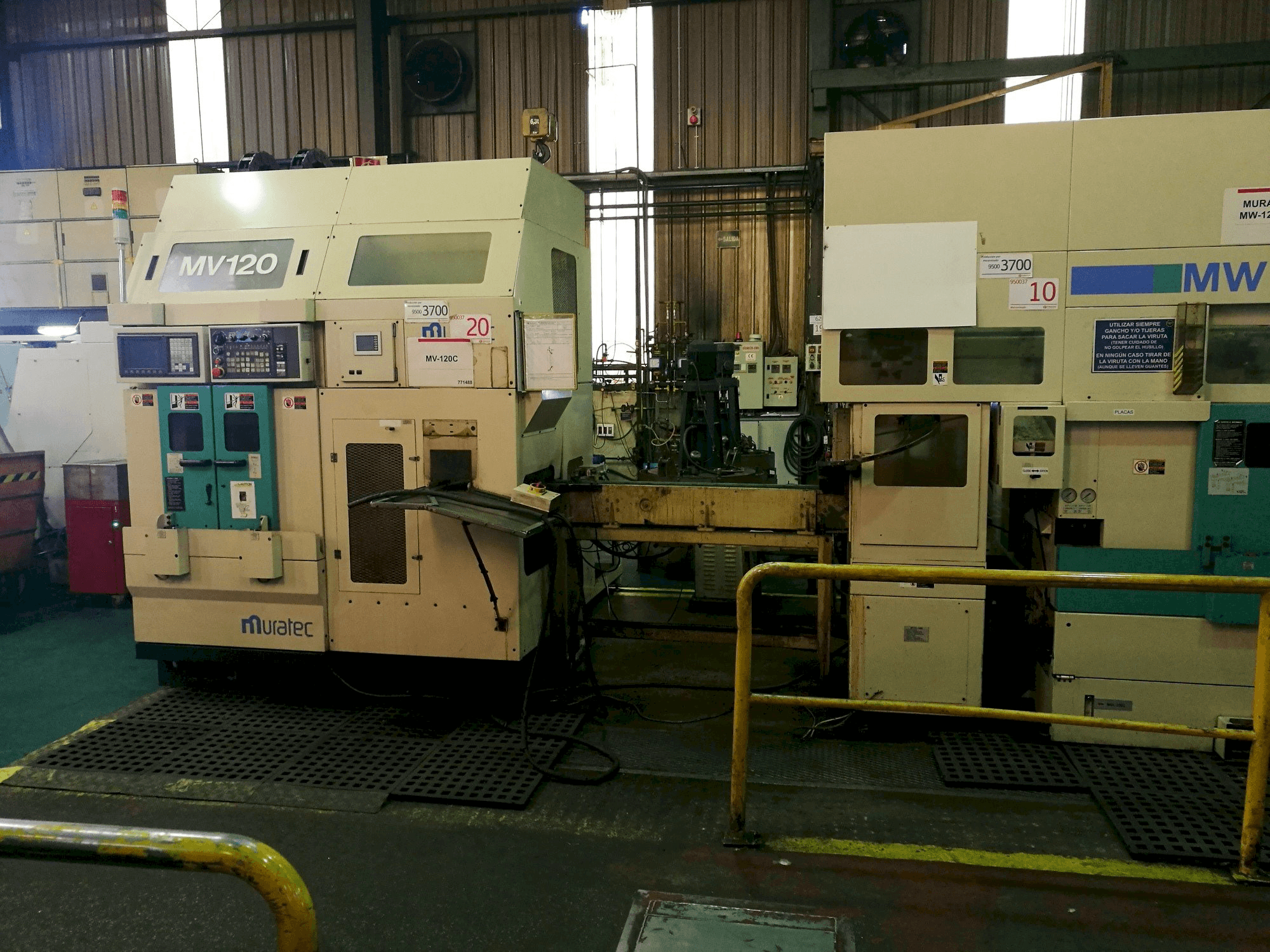 Widok z przodu maszyny Muratec MV120