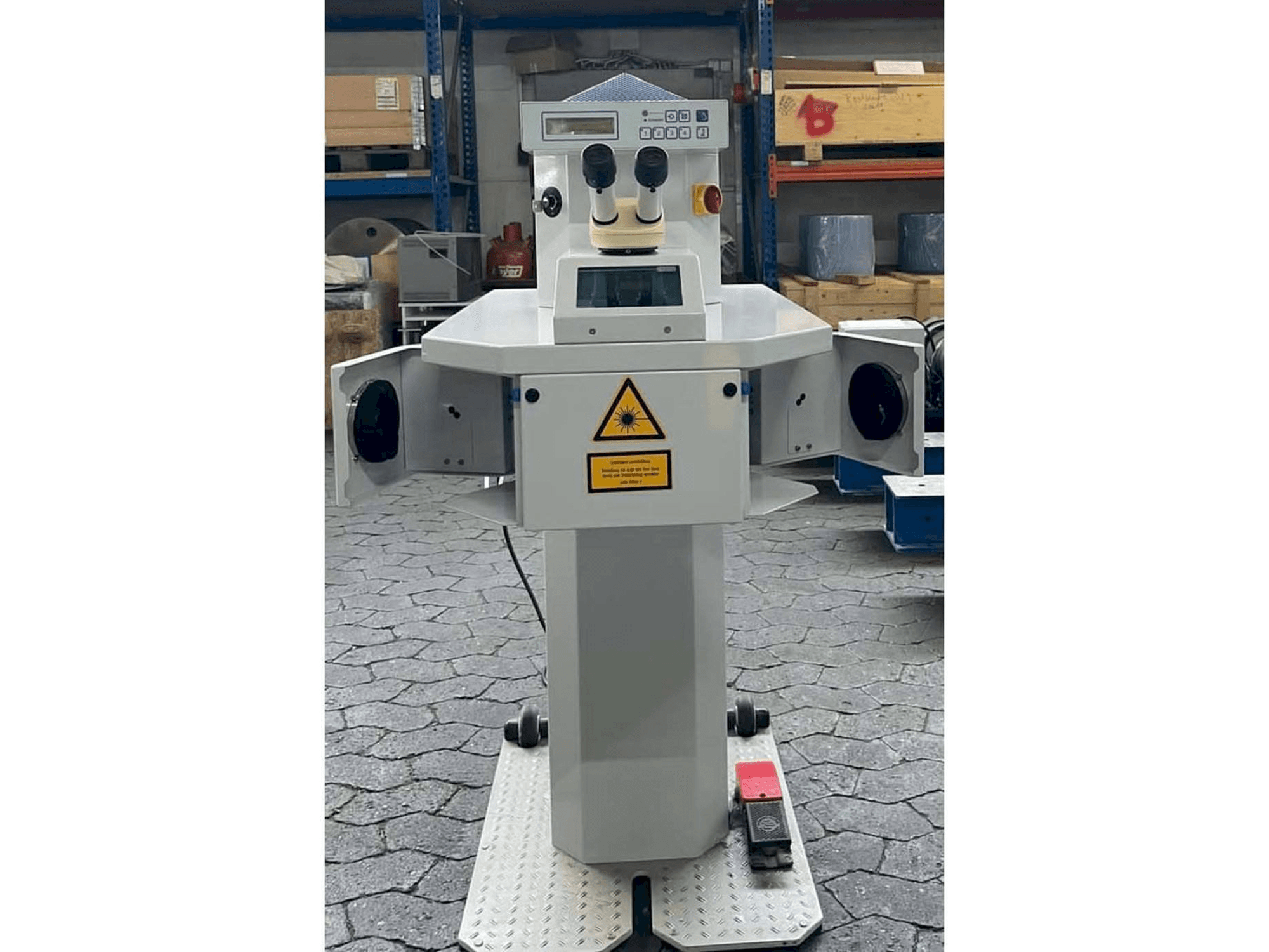 Widok z przodu maszyny ALPHA LASER ALO 30