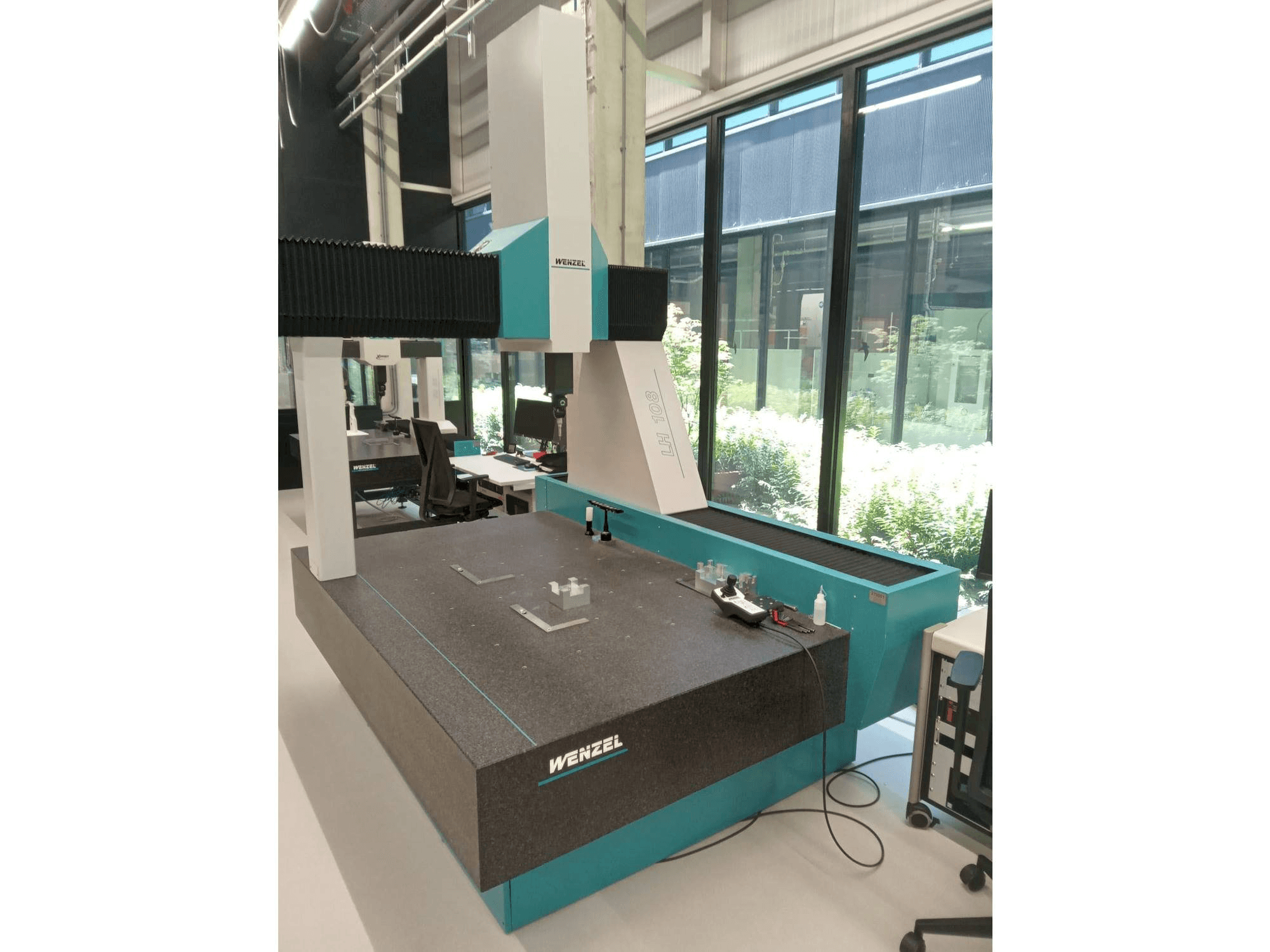 Widok z przodu maszyny Wenzel LH-108