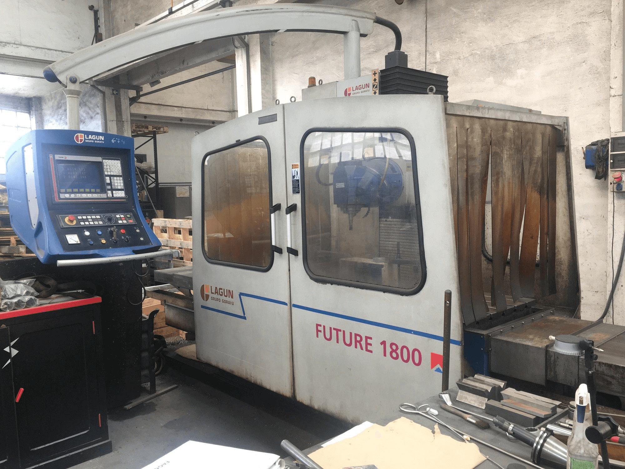 Widok z przodu maszyny LAGUN Future 1800