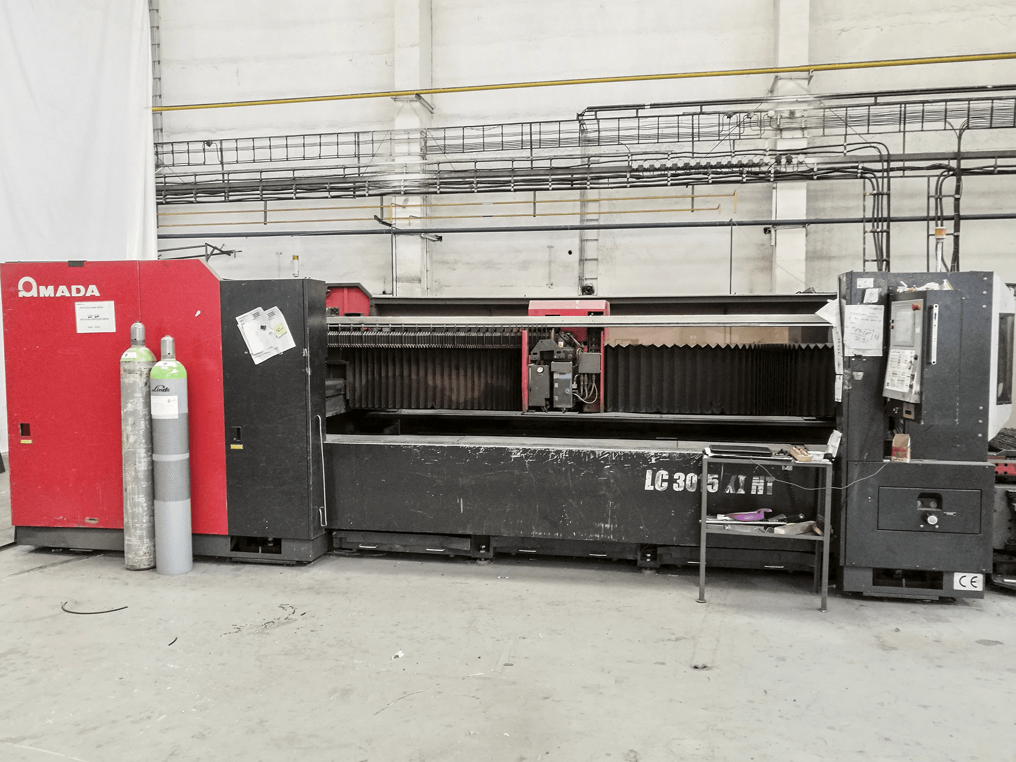 Widok z przodu maszyny AMADA LC 3015 X1 NT