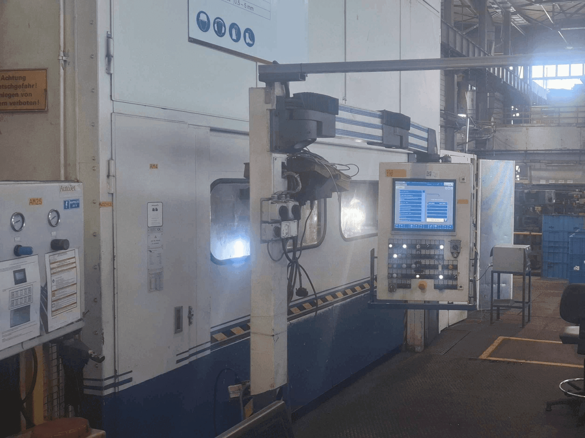 Widok z przodu maszyny Müller HUQ 630.30