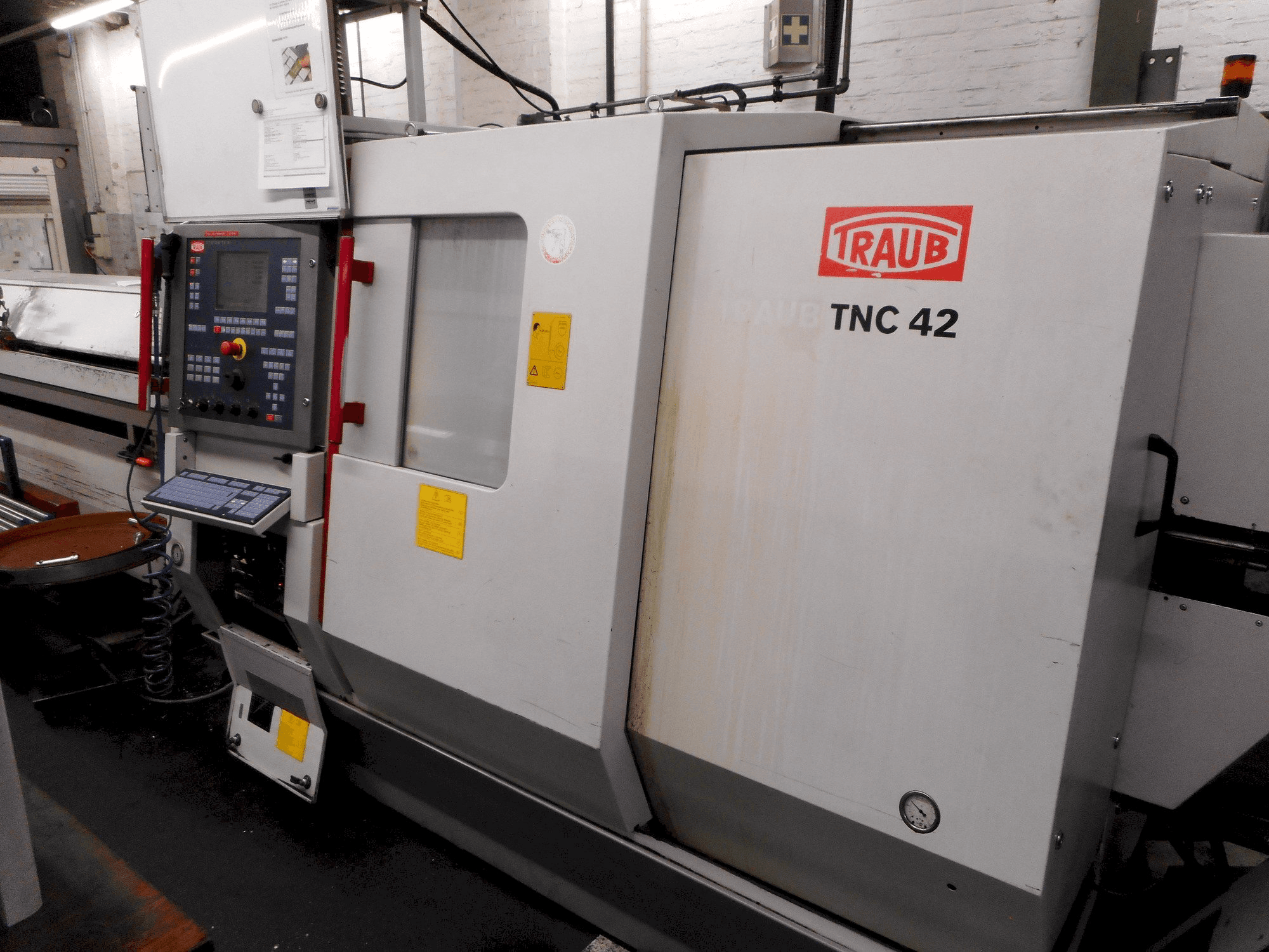Widok z przodu maszyny TRAUB TNC42/65