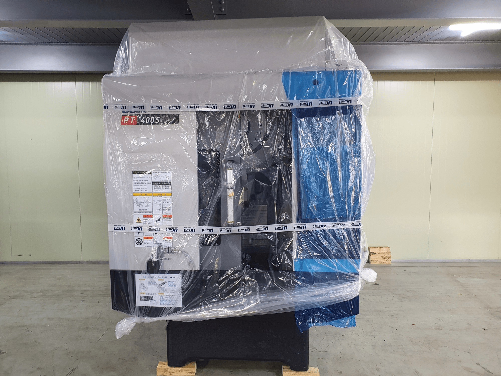 Widok z przodu maszyny UGINT PT400S