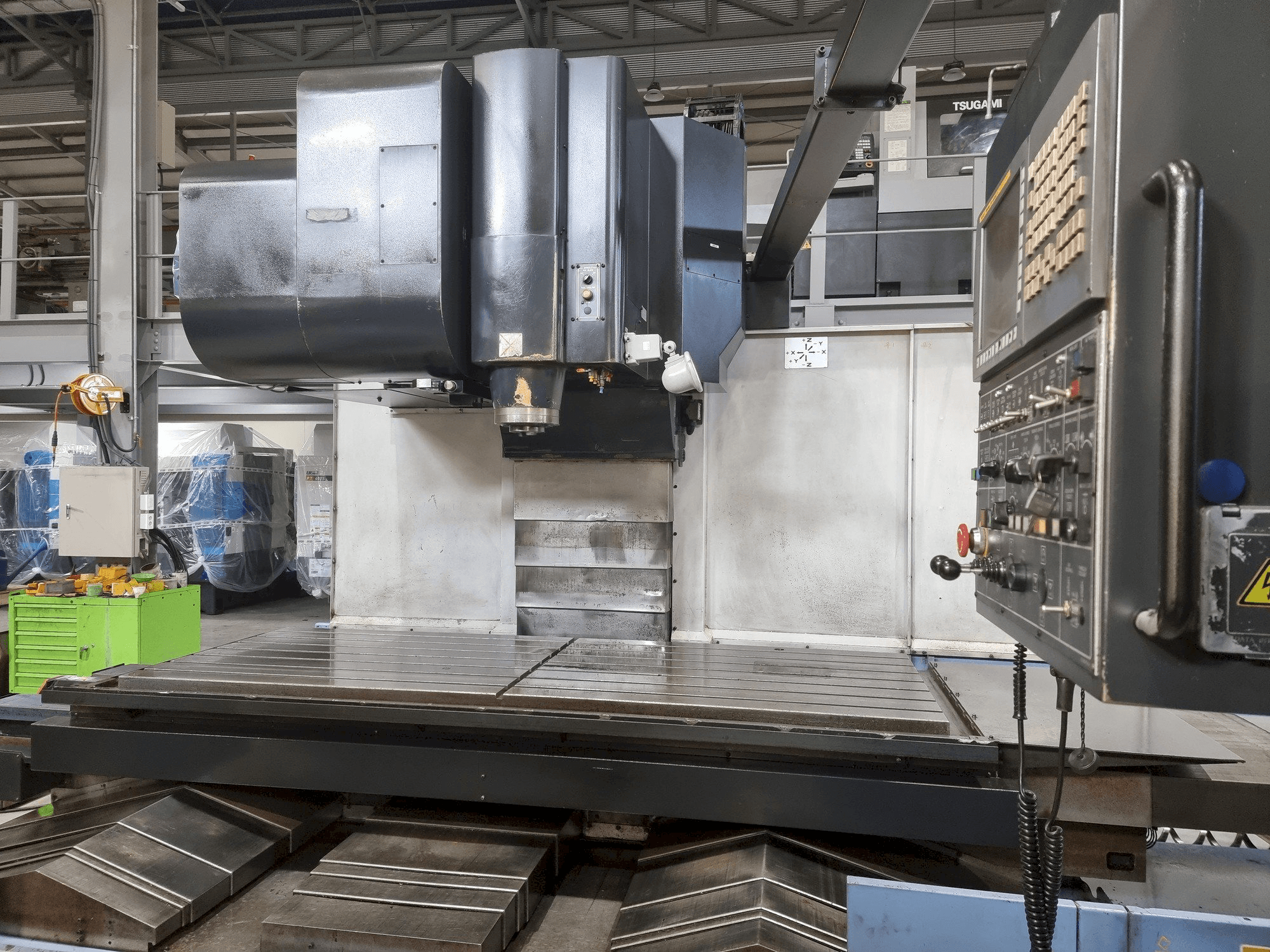 Widok z przodu maszyny Doosan VM 960L