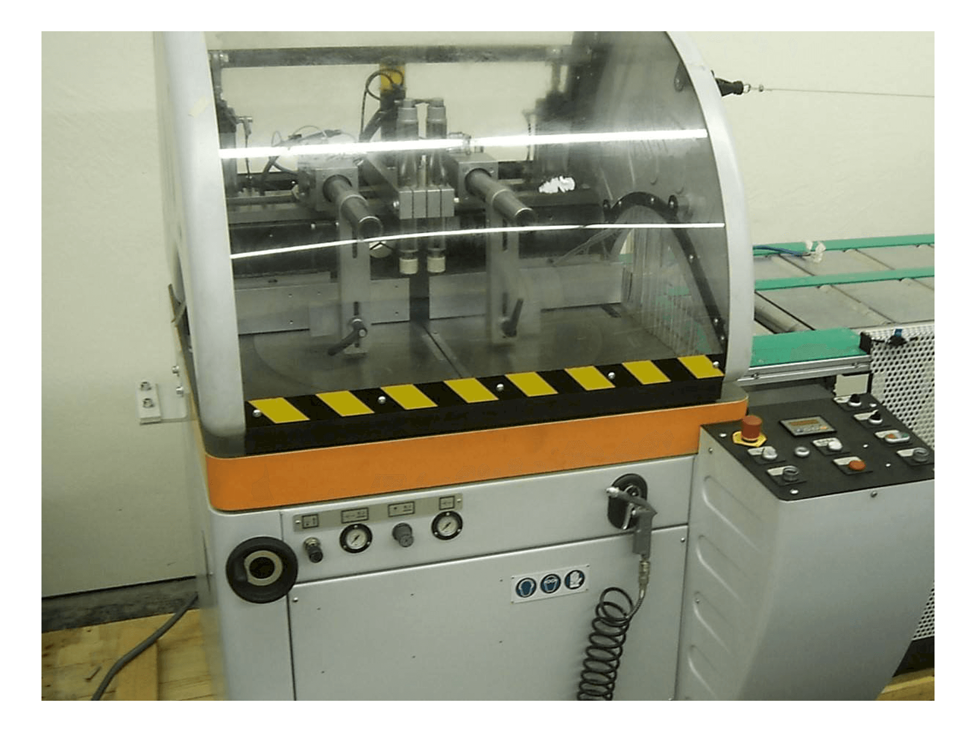 Widok z przodu maszyny KASTO alu U 20