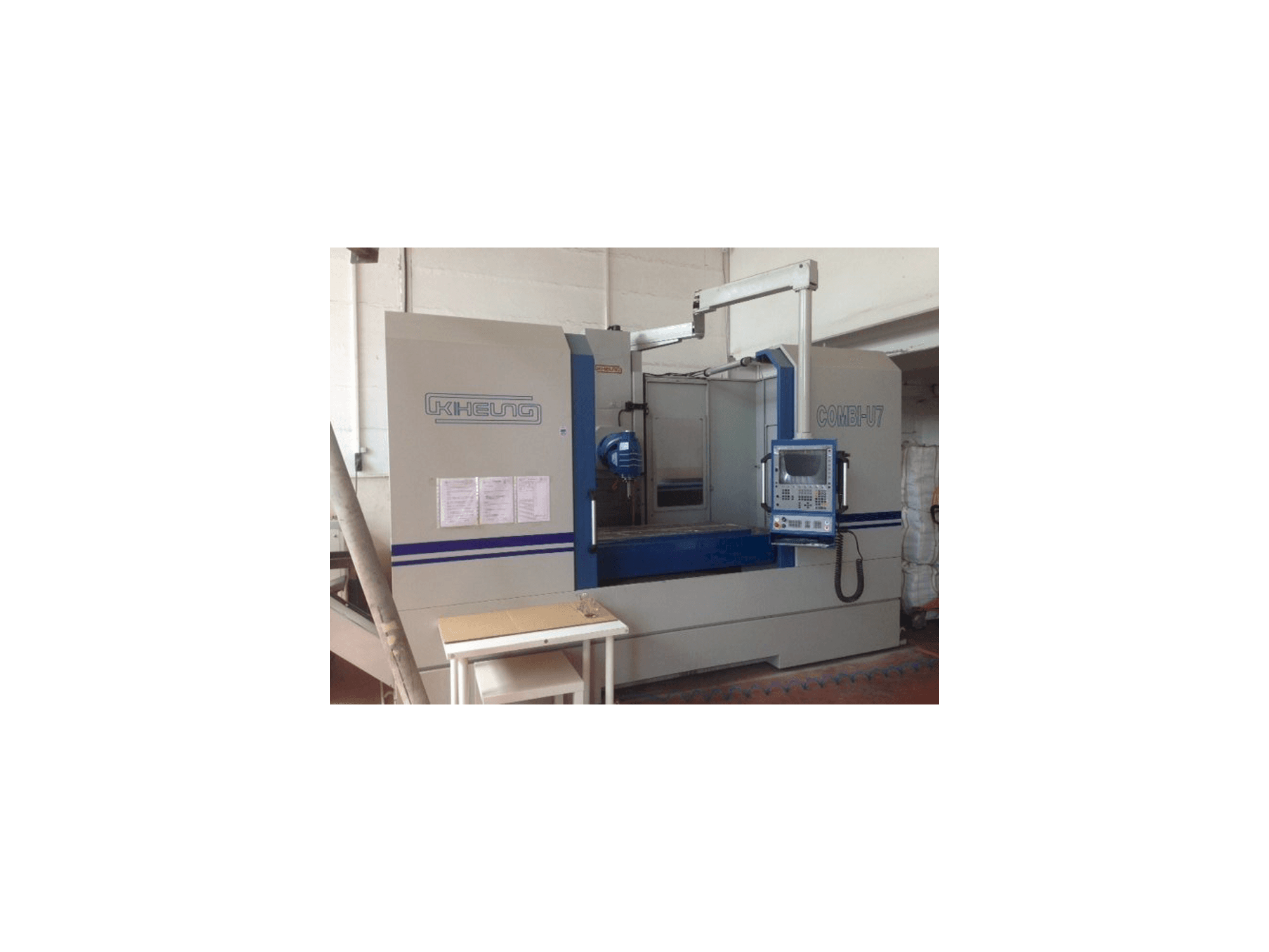 Widok z przodu maszyny KIHEUNG COMBI U7
