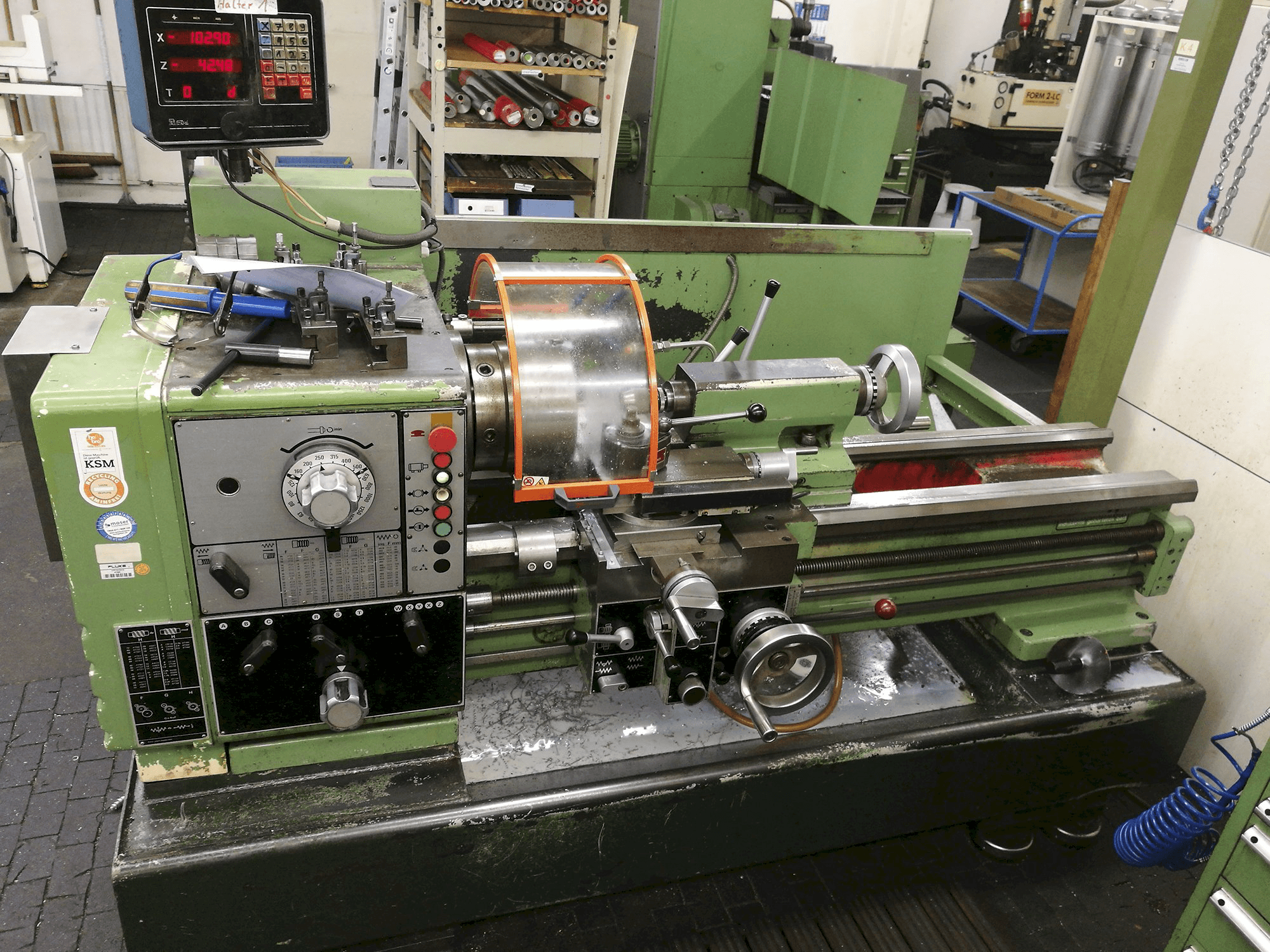 Widok z przodu maszyny Harrison M400