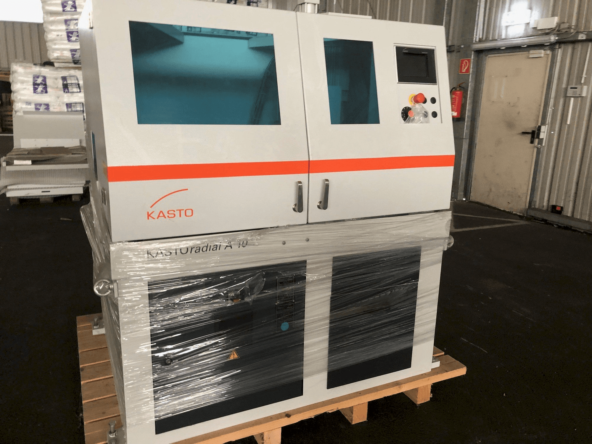 Widok z przodu maszyny KASTO Radial A10