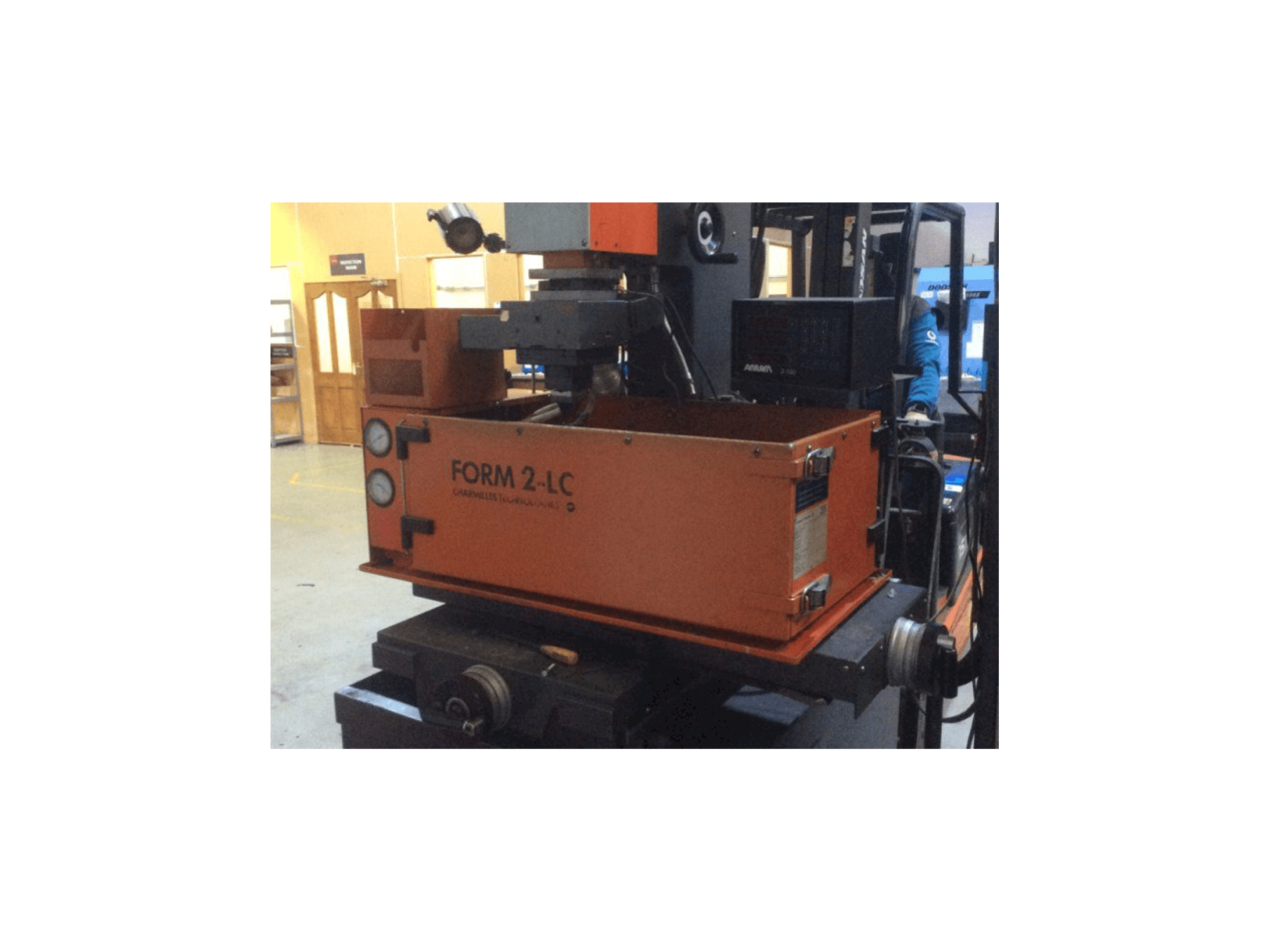 Widok z przodu maszyny CHARMILLES Form 2-LC