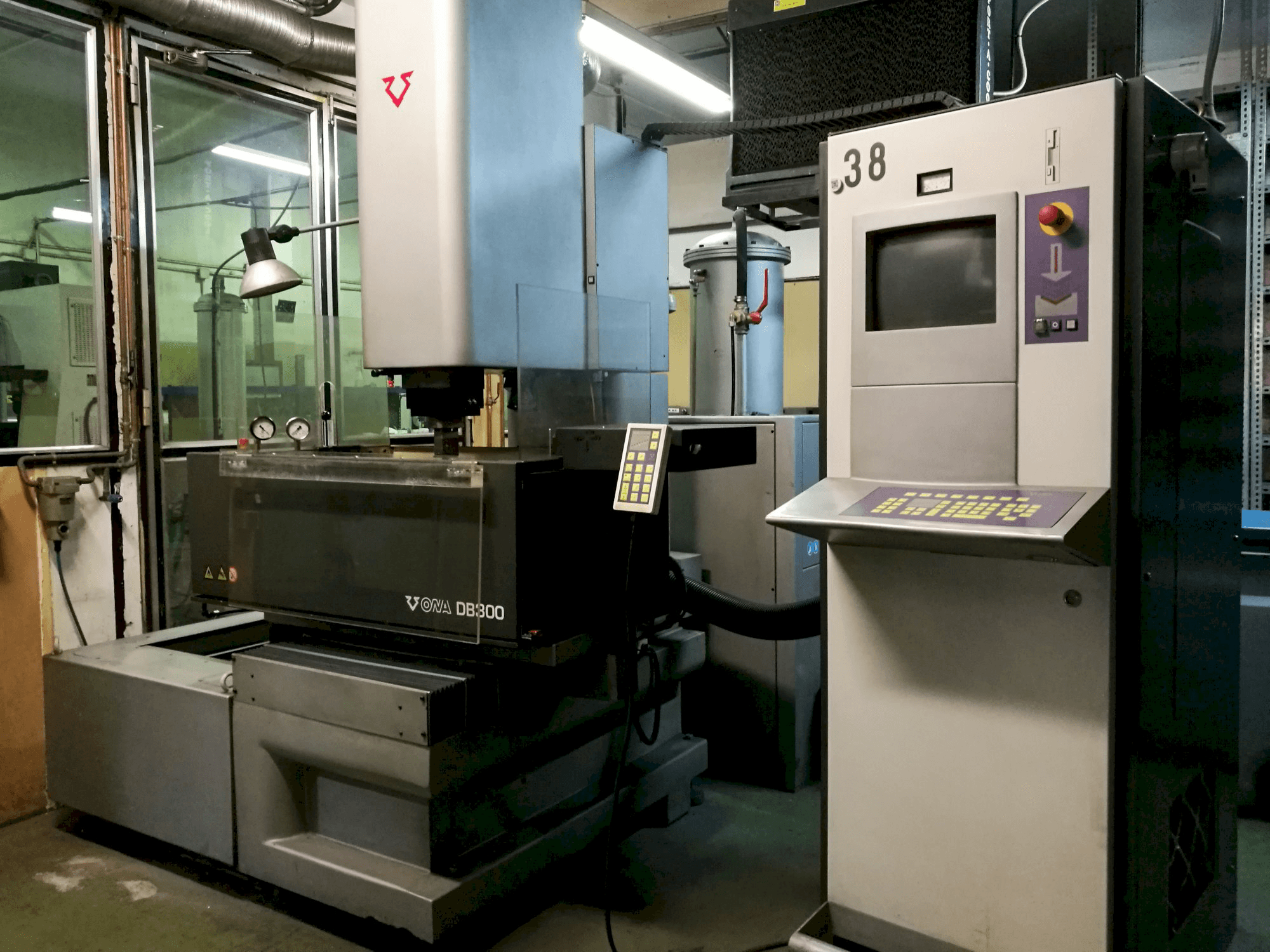 Widok z prawej maszyny ONA DB300