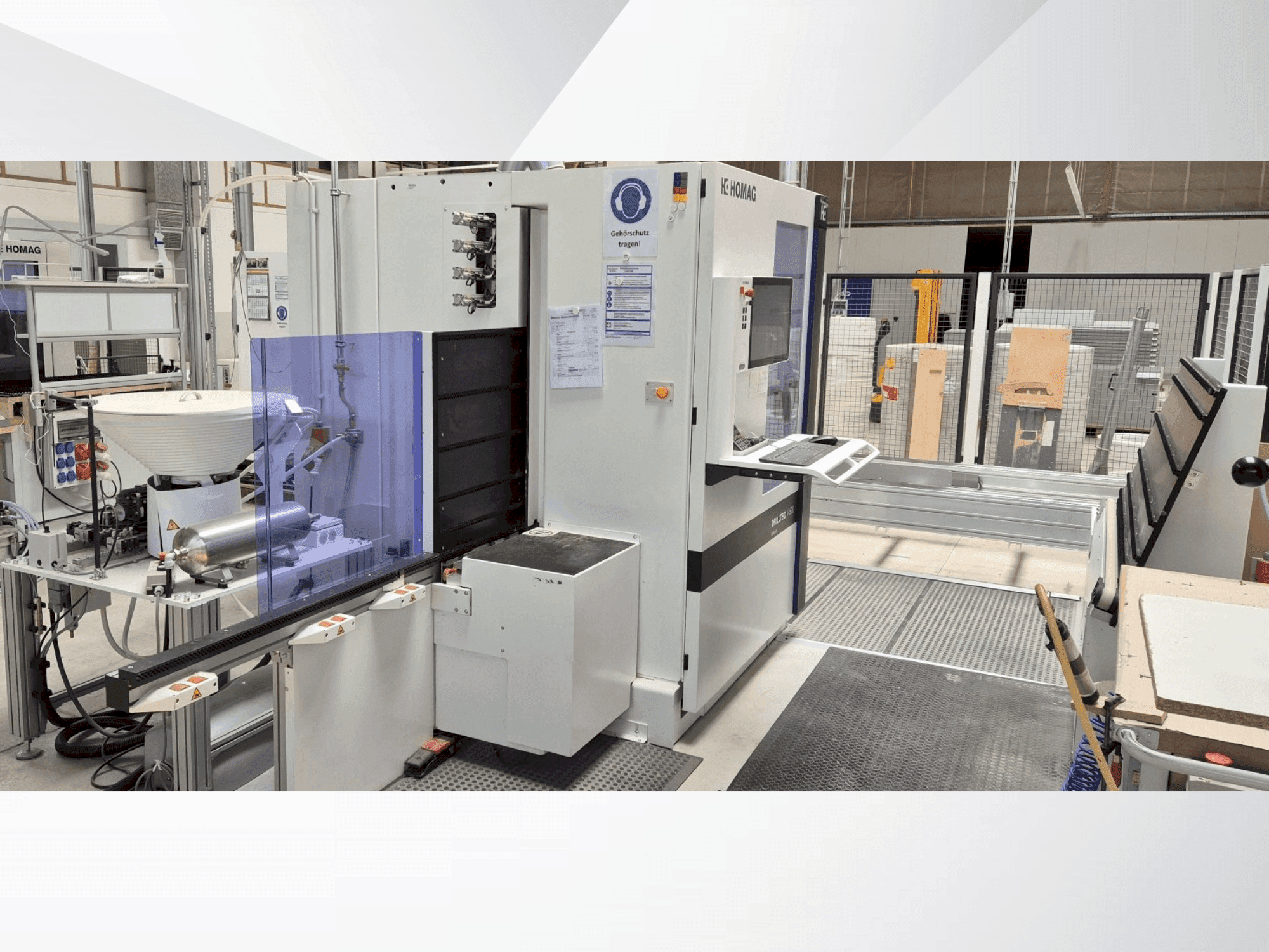 Widok z przodu maszyny HOMAG DRILLTEQ V-500