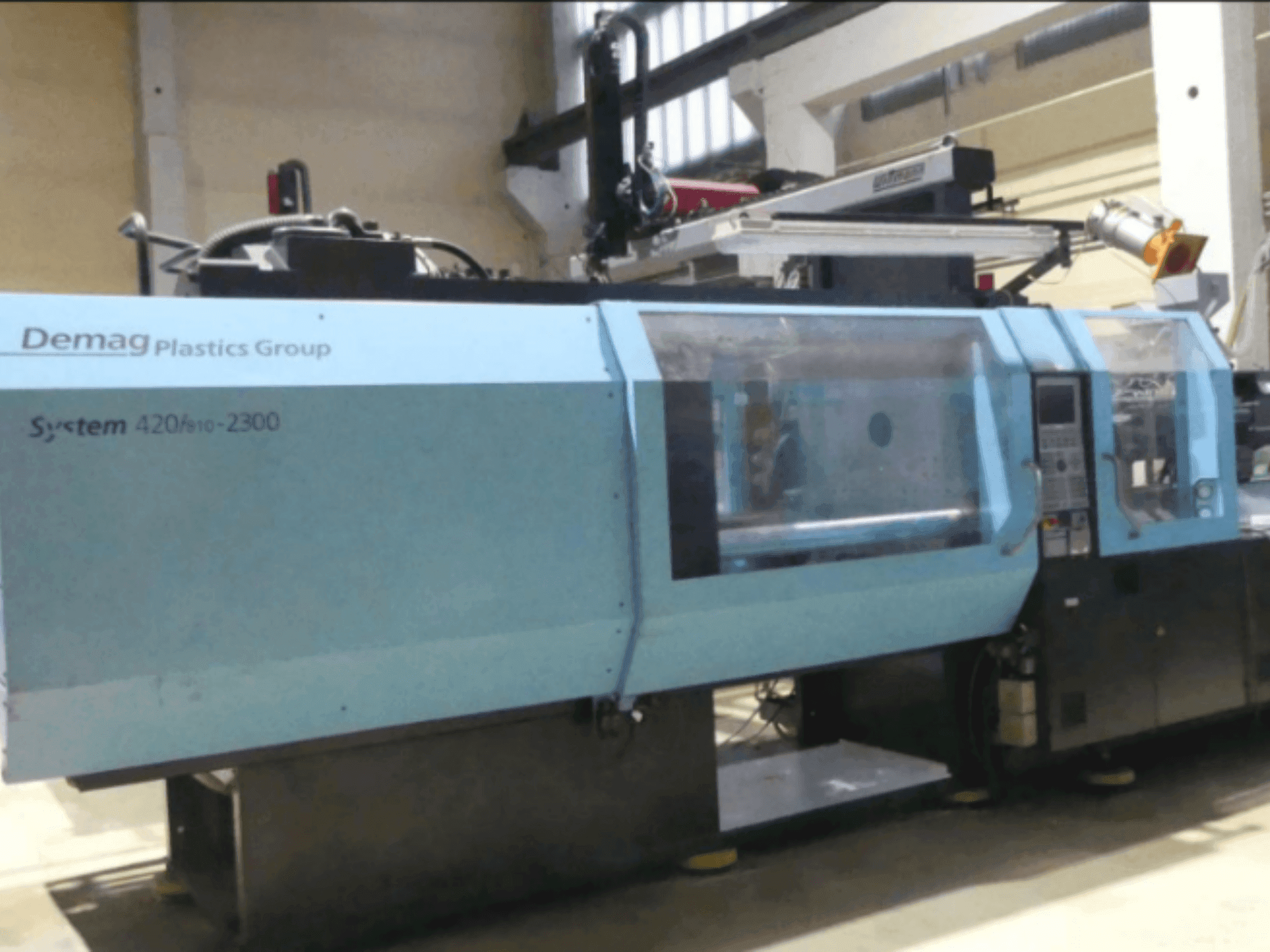 Widok z przodu maszyny DEMAG Ergotech 420/810-2300