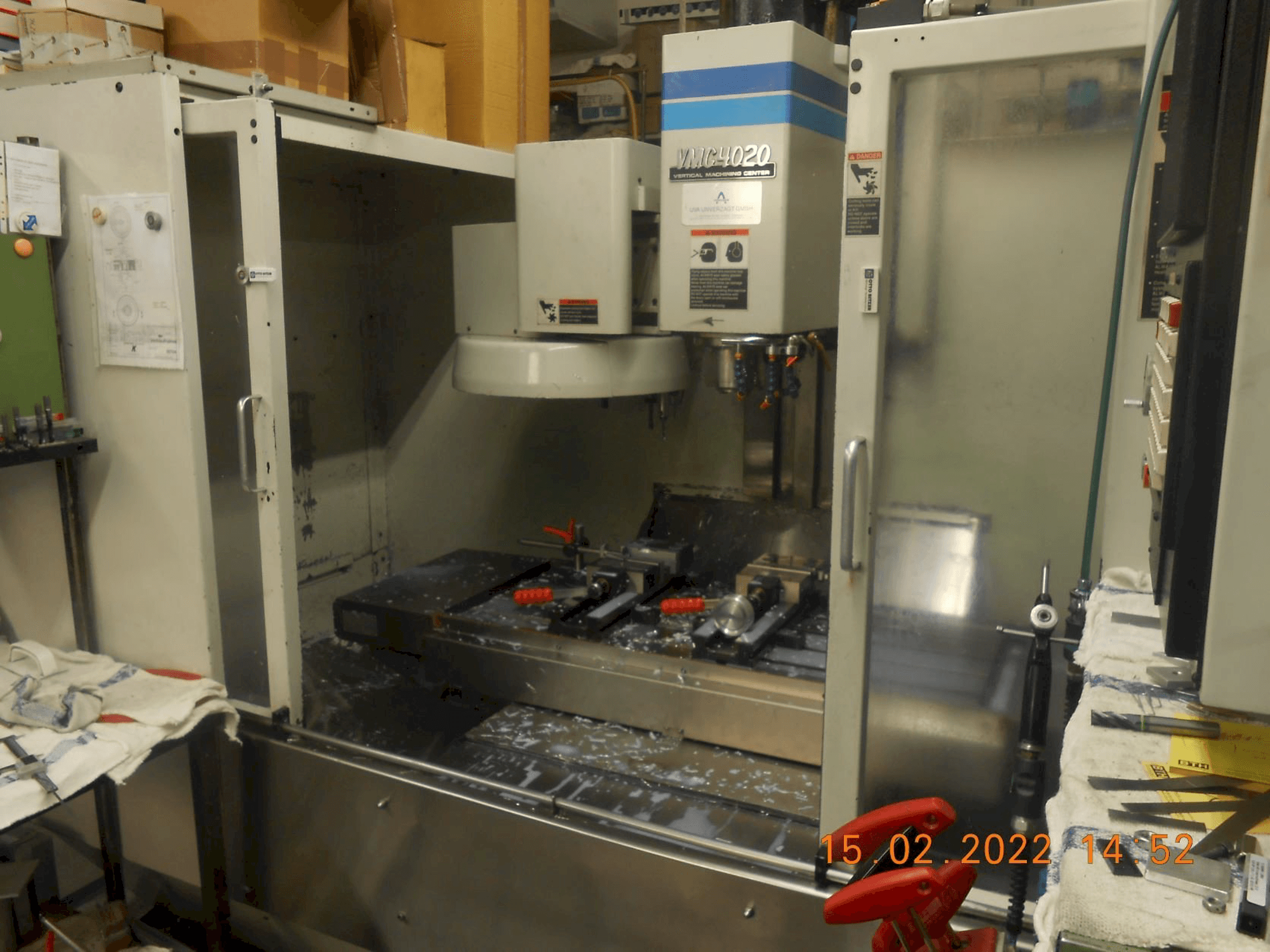 Widok z przodu maszyny FADAL CNC Bearbeitungszentrum VMC 4020