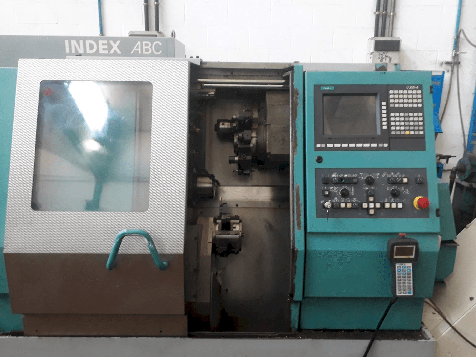 Widok z przodu maszyny Index ABC