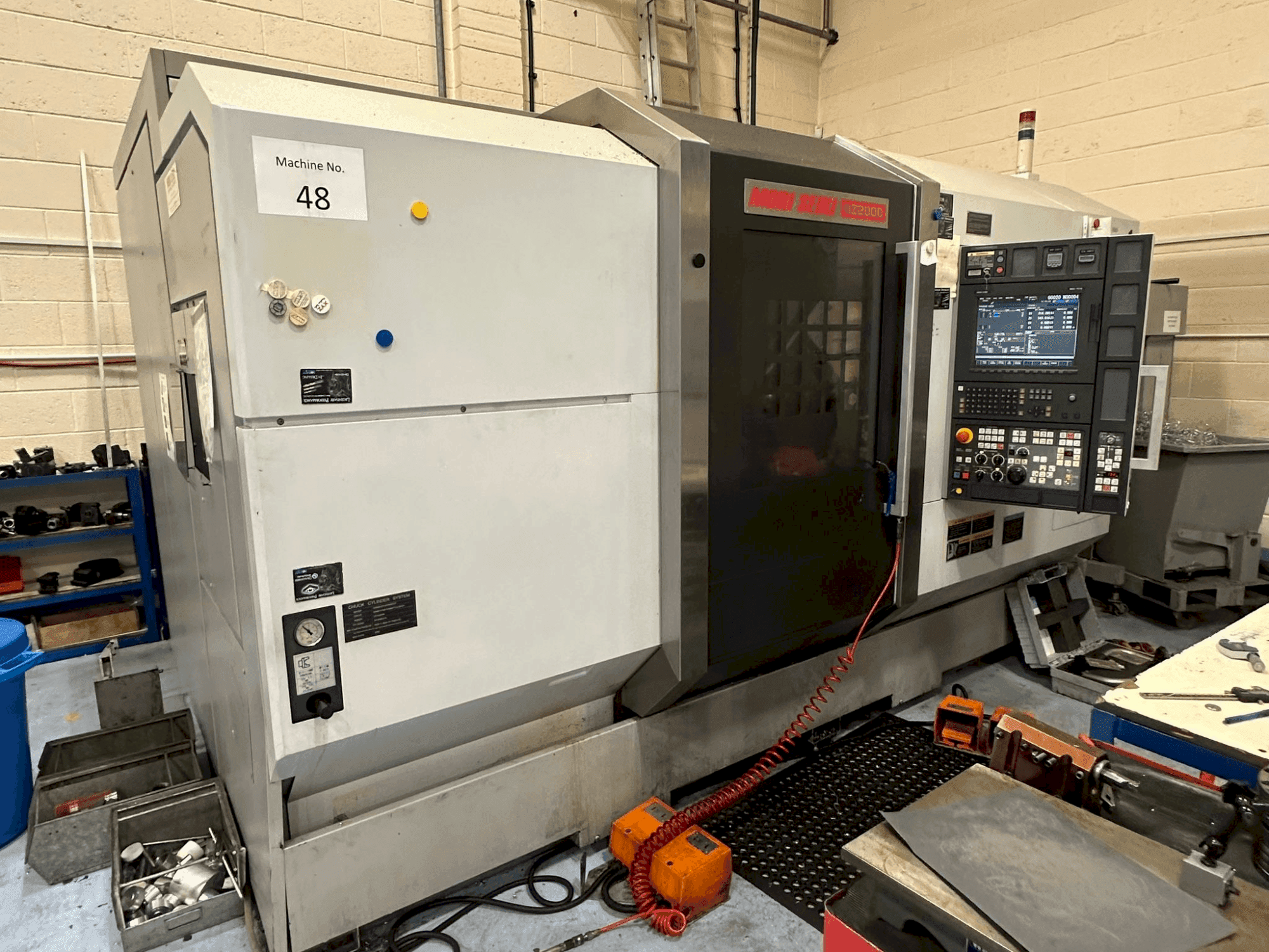 Widok z przodu maszyny MORI SEIKI NZ2000