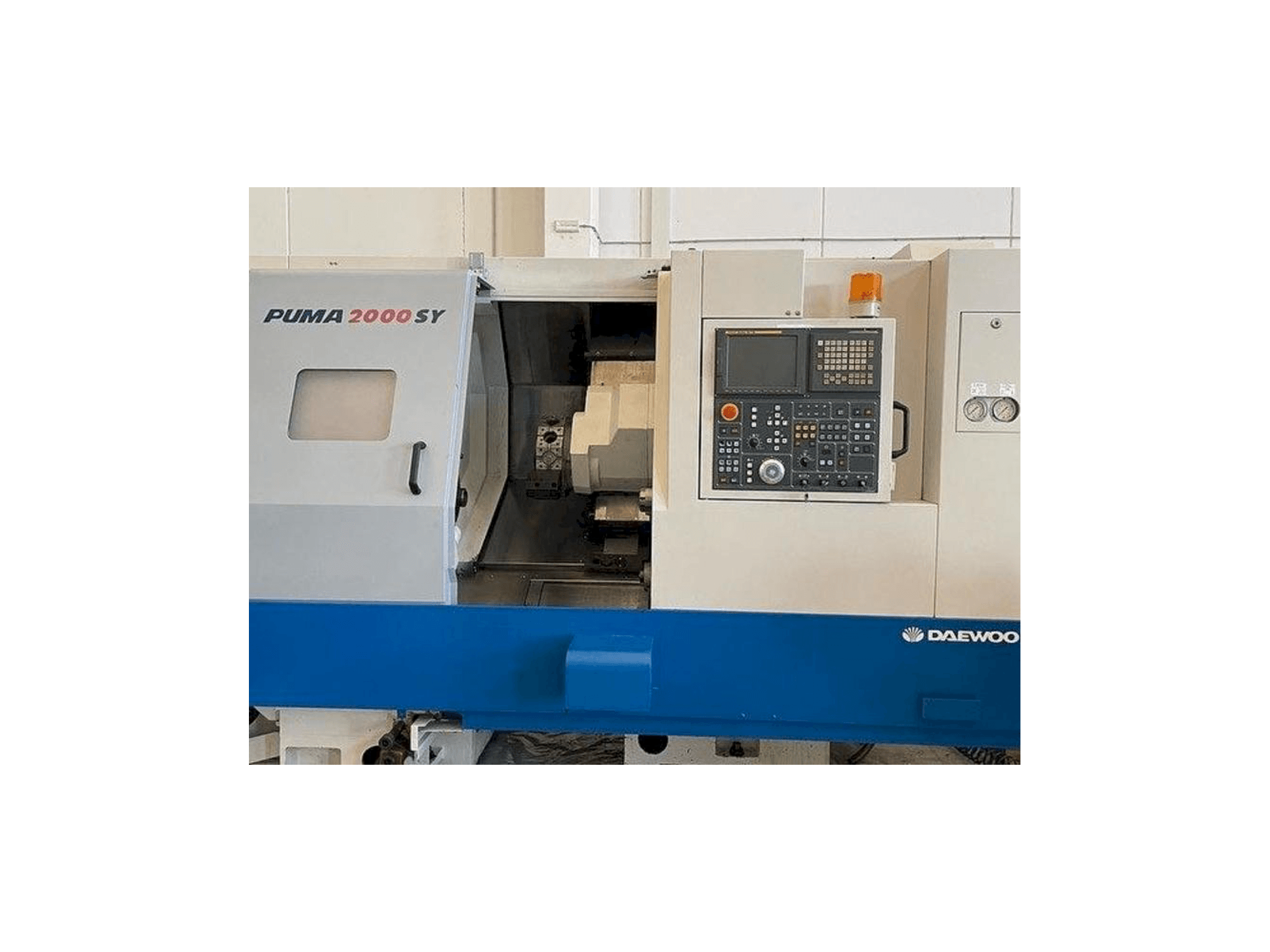 Widok z przodu maszyny Doosan Puma 2000SY