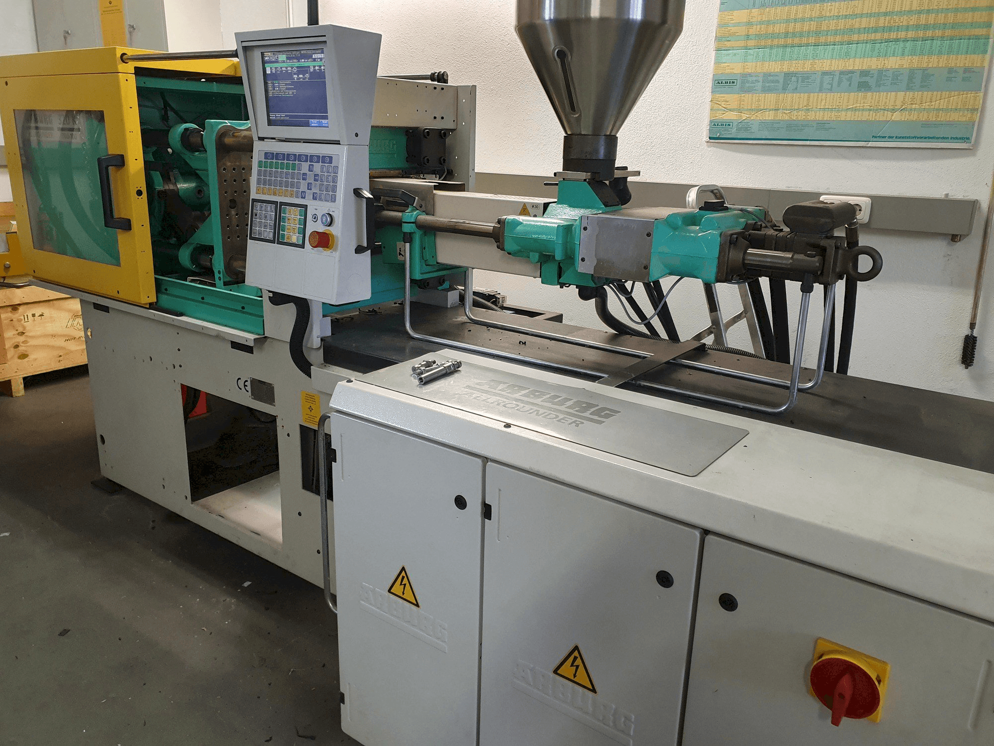 Widok z przodu maszyny Arburg Allrounder 320 KS 700-100