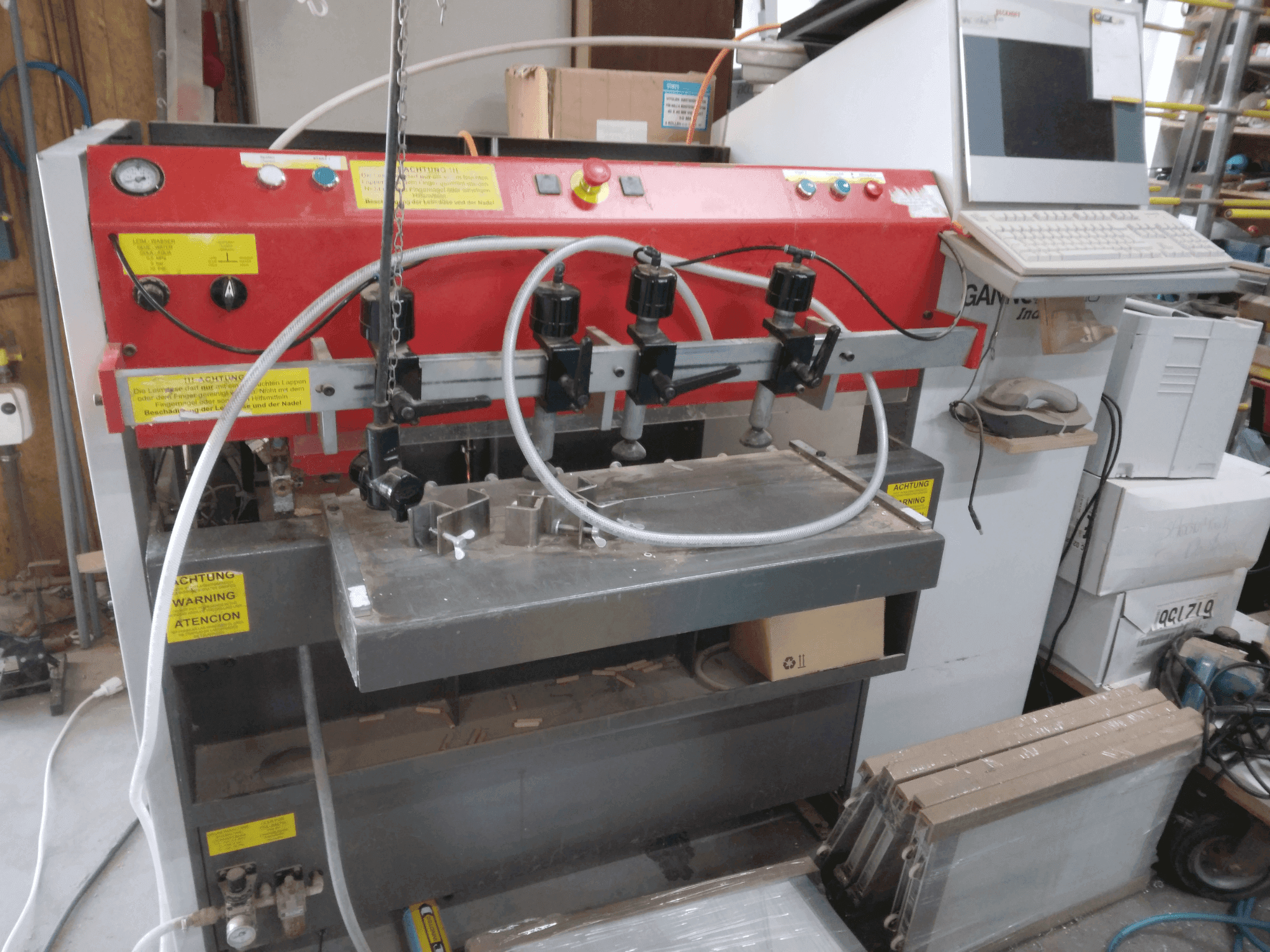 Widok z przodu maszyny GANNOMAT Index Logic T70