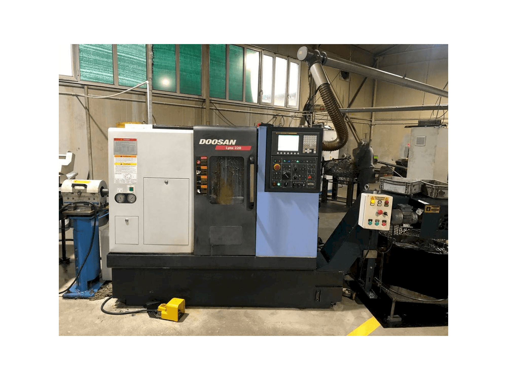 Widok z przodu maszyny Doosan Lynx 220 B