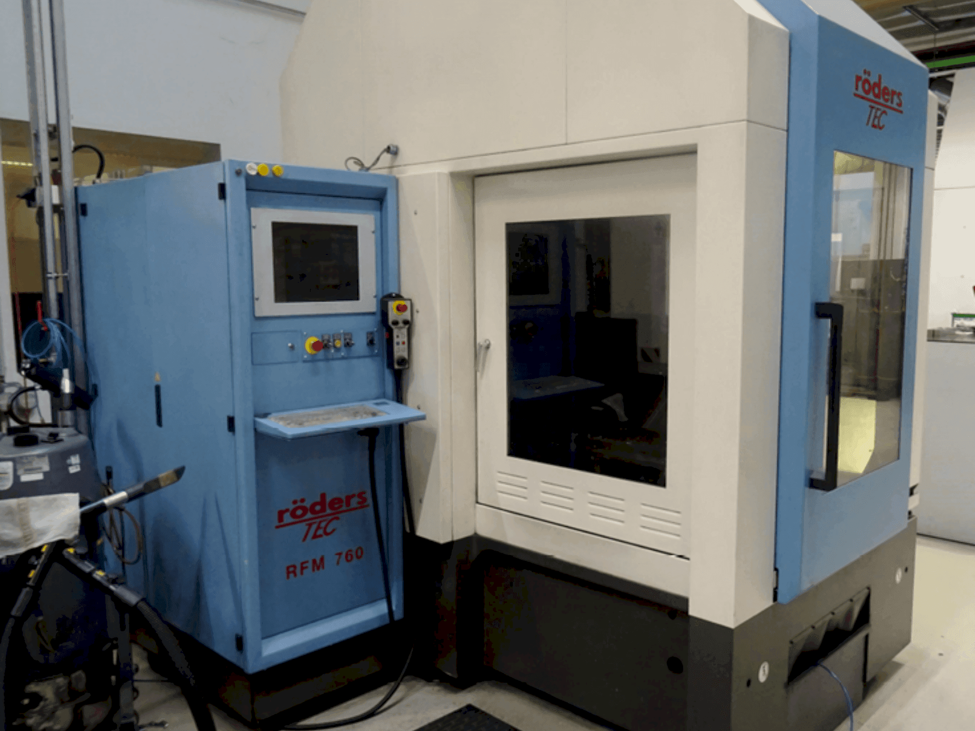 Widok z przodu maszyny Roders RFM 760