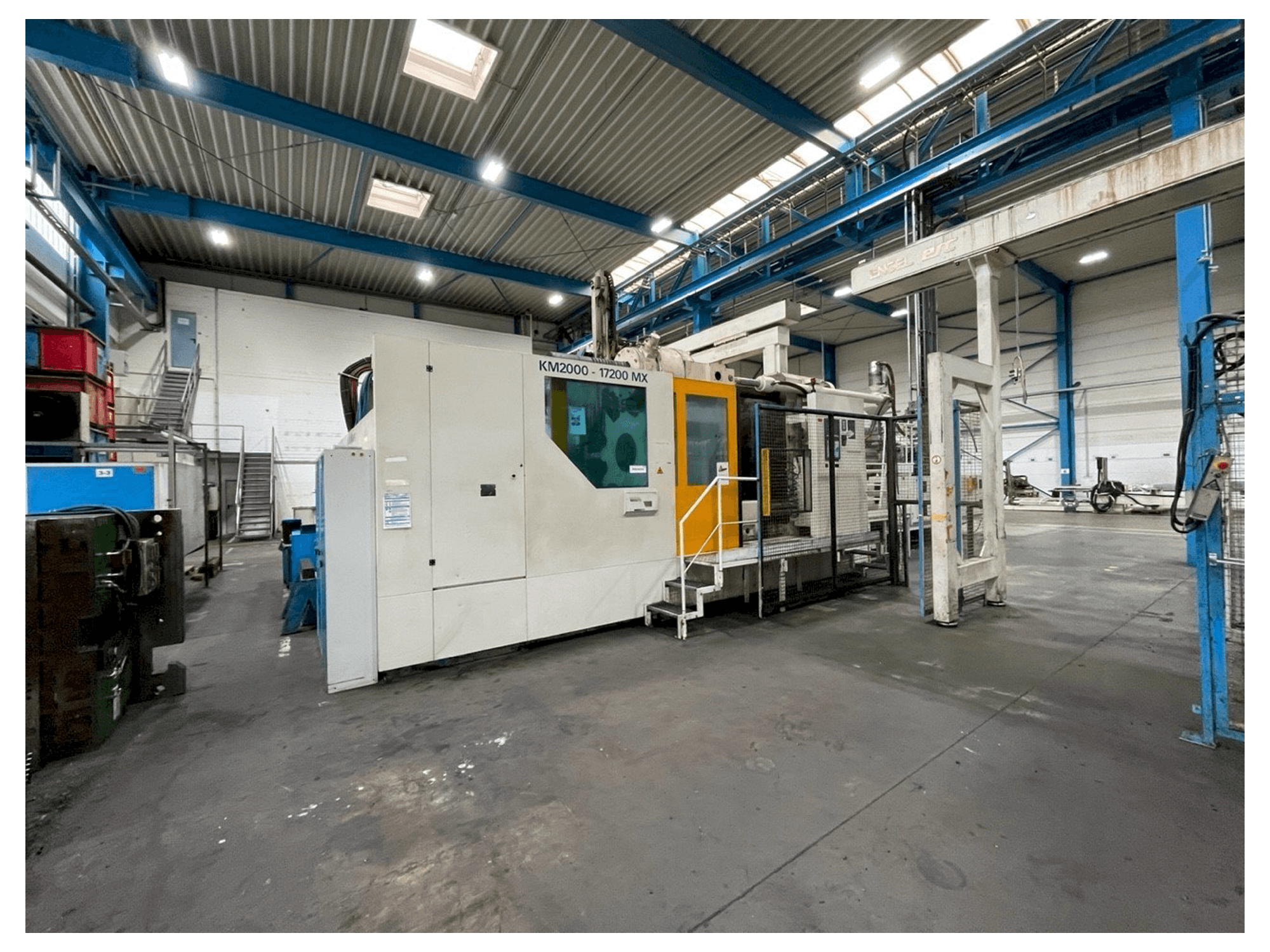 Widok z przodu maszyny Krauss Maffei KM 2000 17200 MX