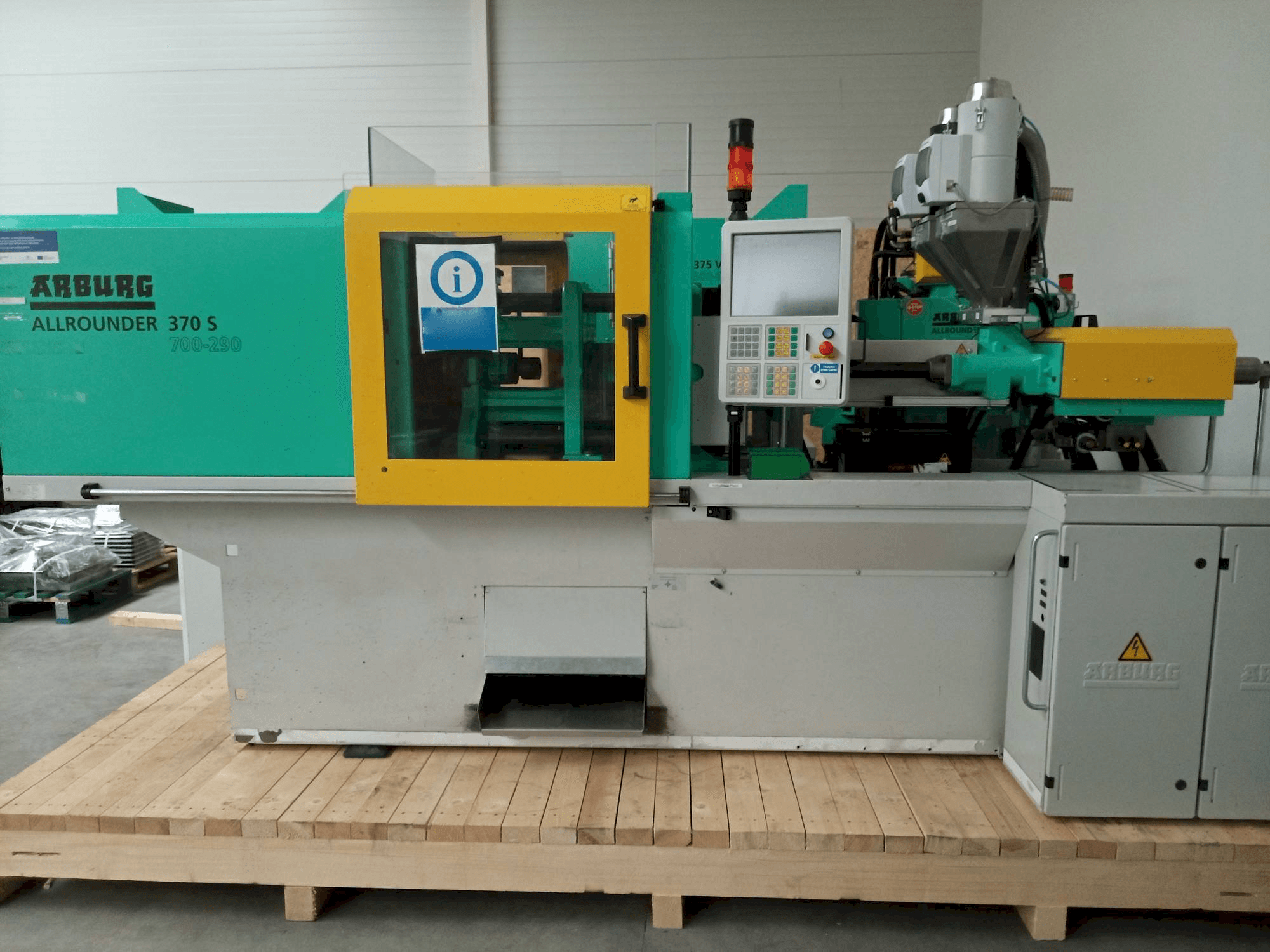 Widok z przodu maszyny Arburg Allrounder 370S-700-170U