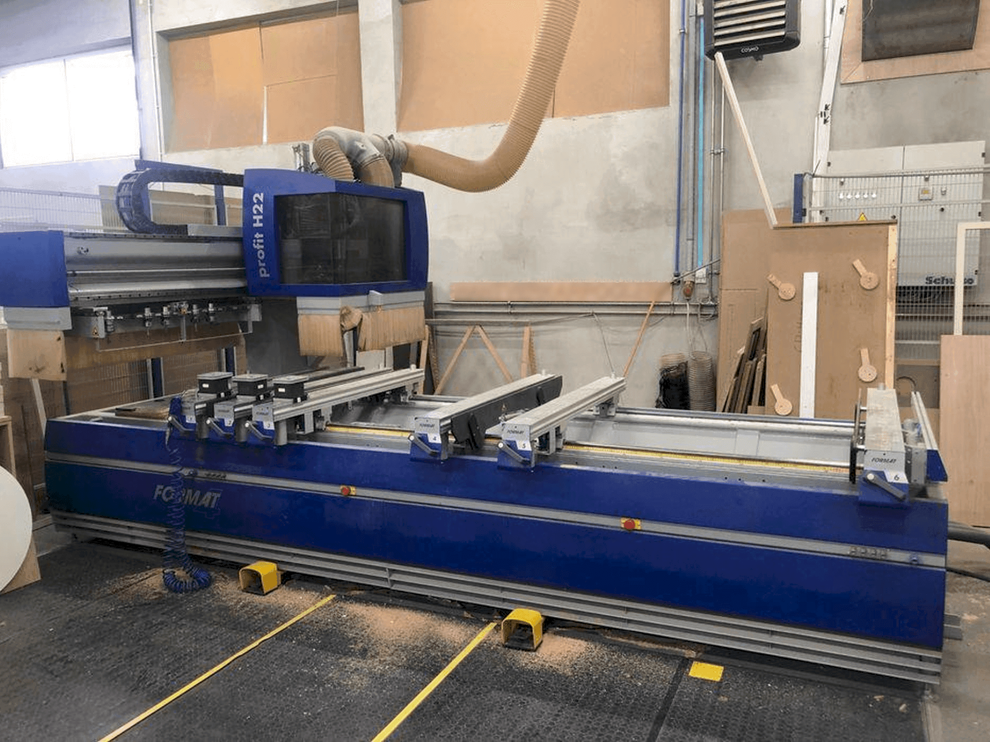 Widok z przodu maszyny FORMAT4 Profit H22