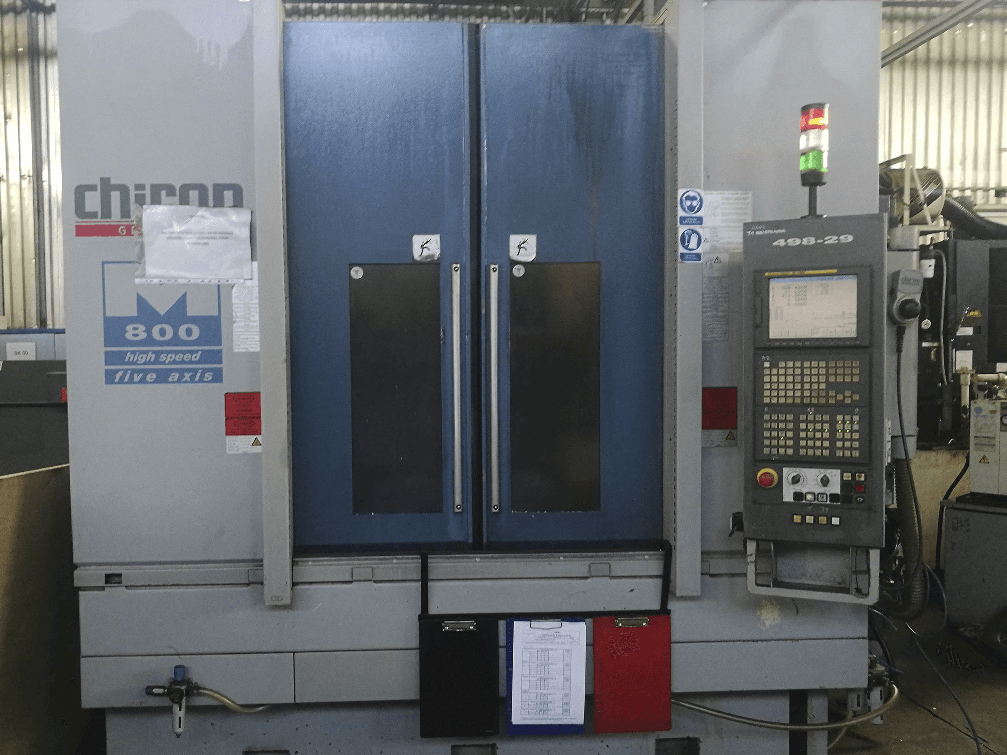 Widok z przodu maszyny CHIRON MILL 800