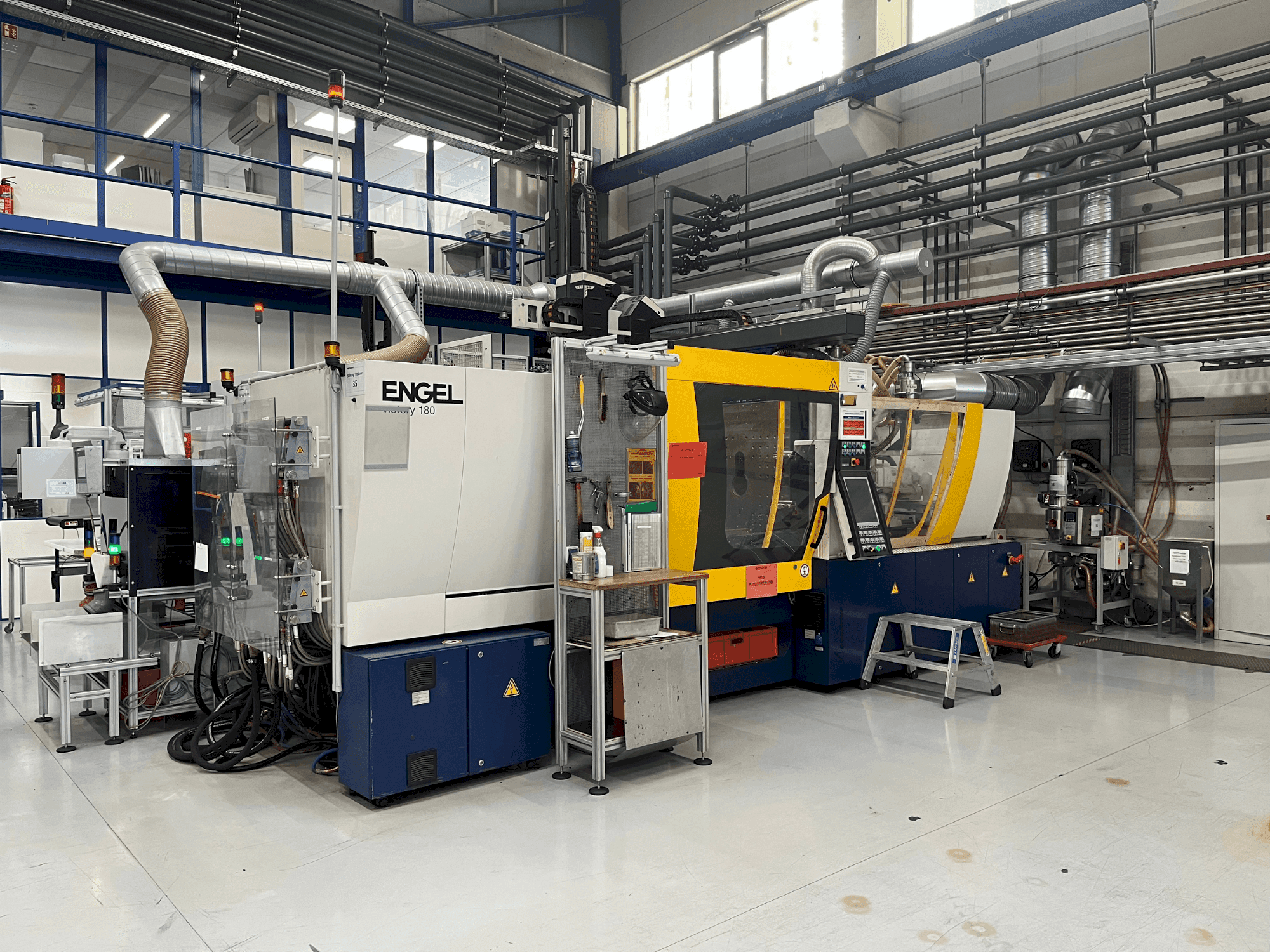 Widok z przodu maszyny Engel Victory 200H/60W/180 combi + Viper 40