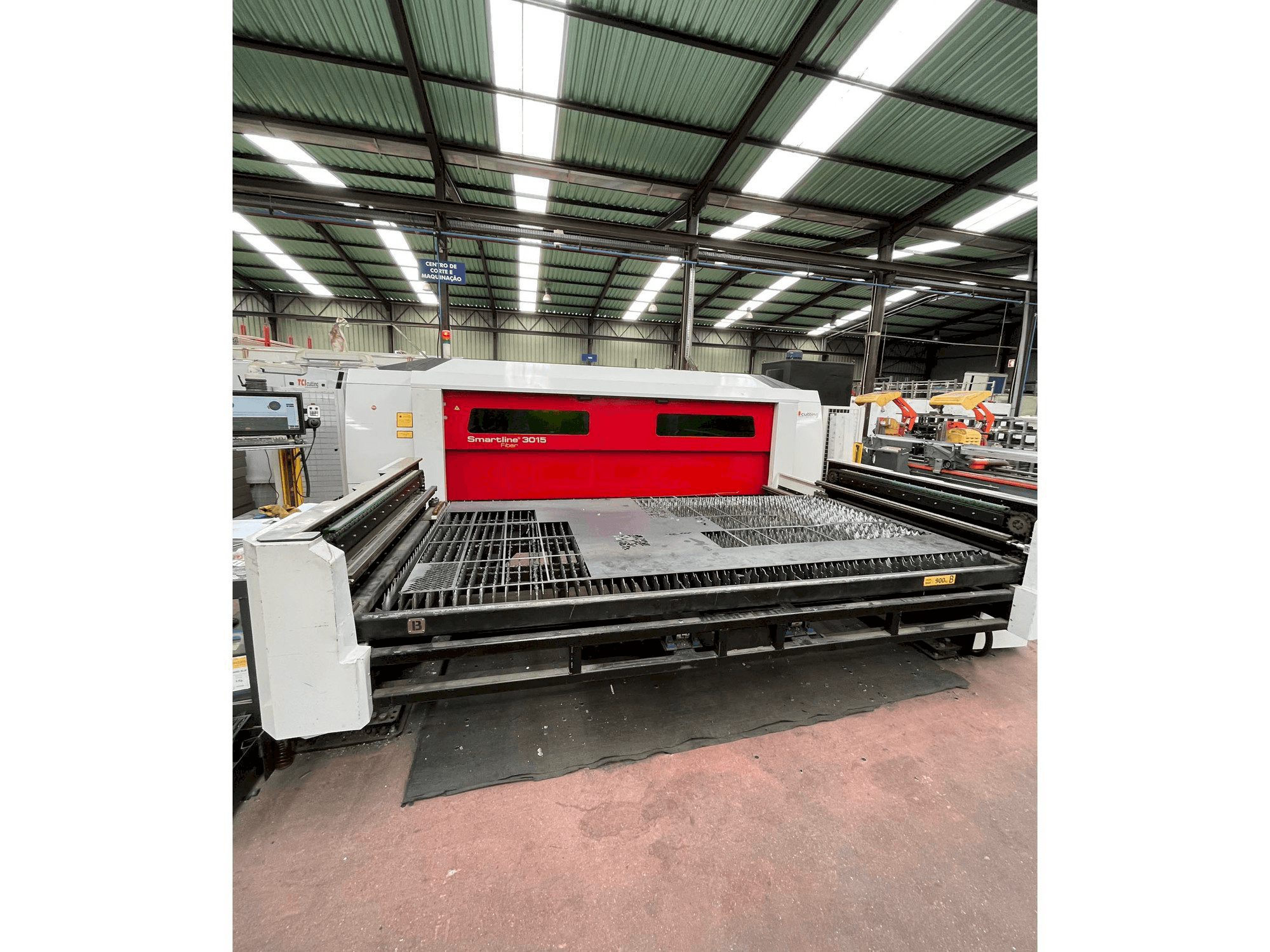 Widok z przodu maszyny TCI Smartline Fiber 3015 3KW