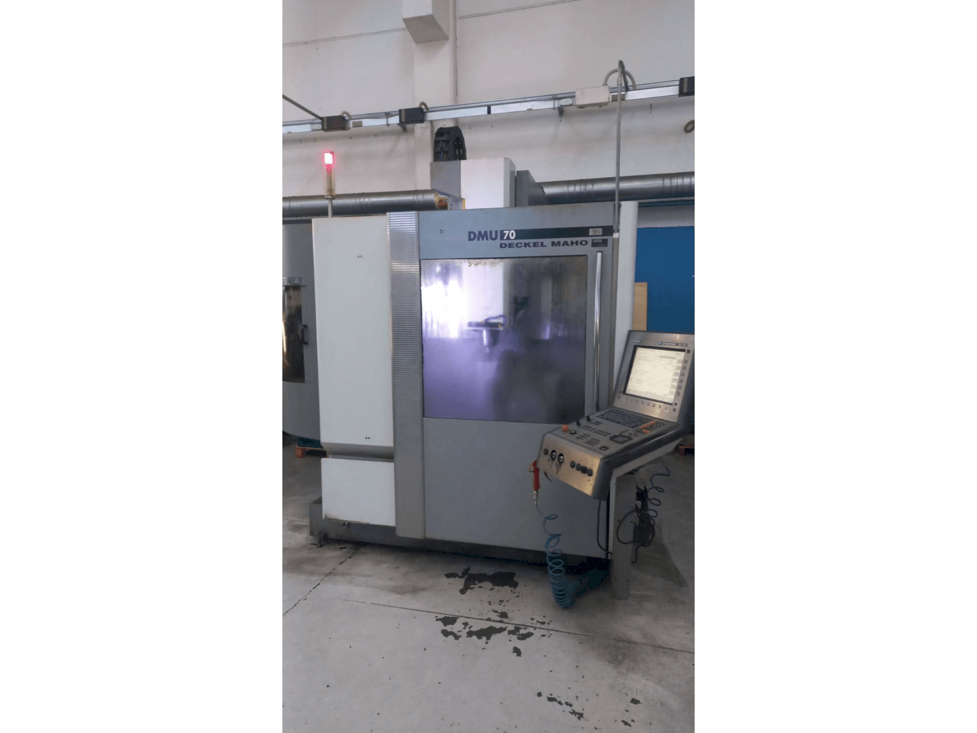 Widok z przodu maszyny DMG