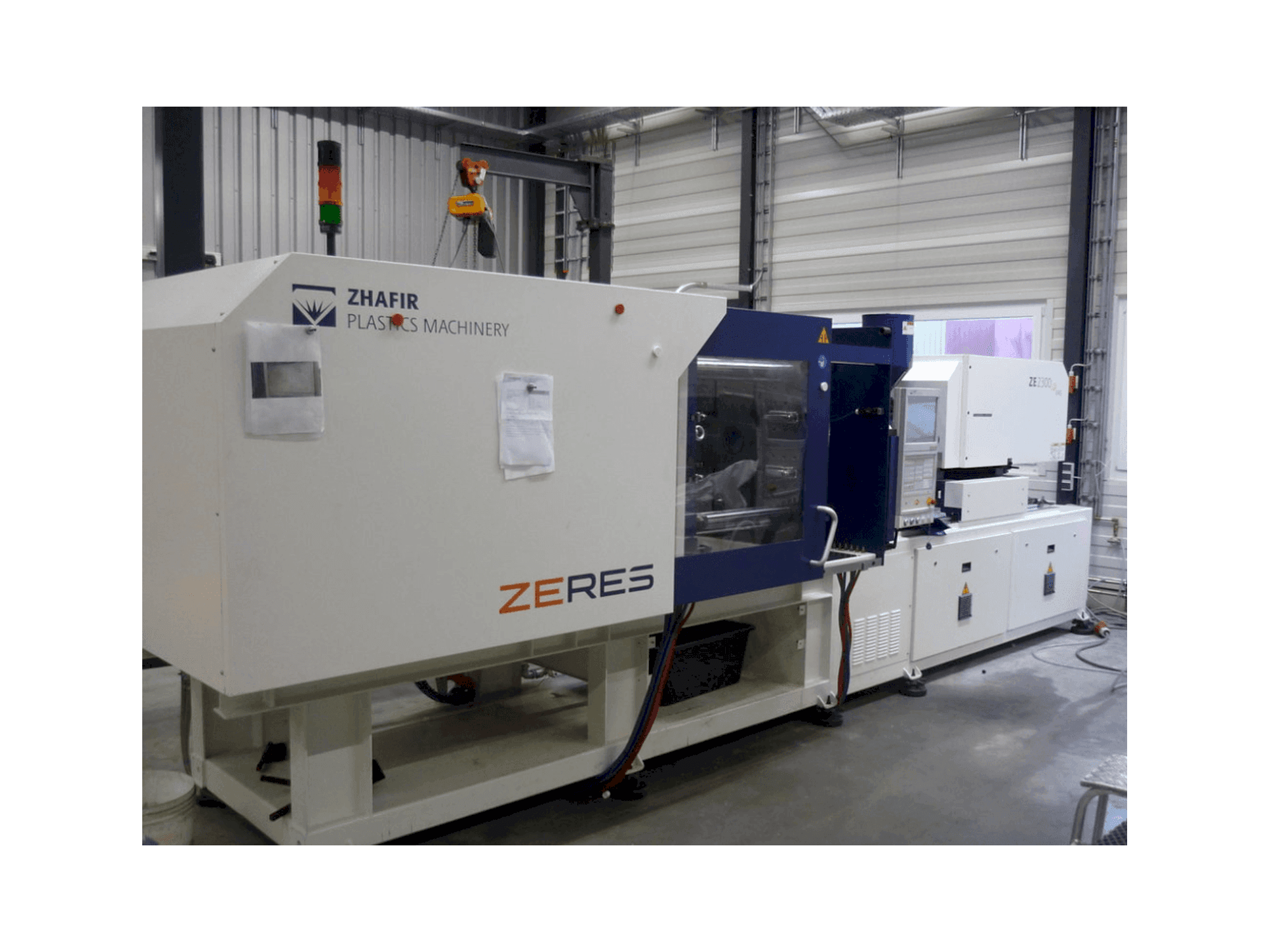 Widok z przodu maszyny ZHAFIR ZERES 2300 Haitian