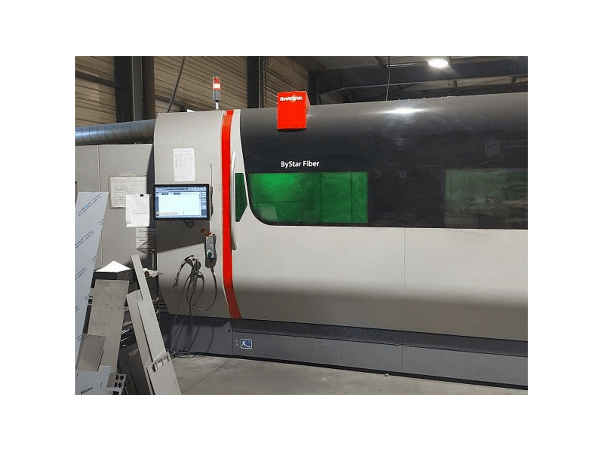 Widok z przodu maszyny Bystronic Bystar fiber