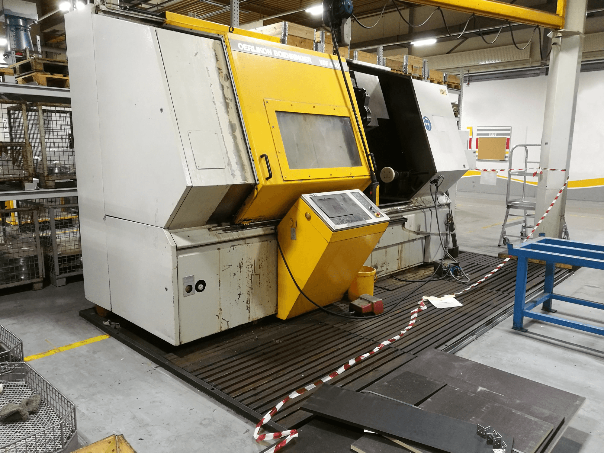 Widok z lewej maszyny OERLIKON BOEHRINGER VDF400C-F